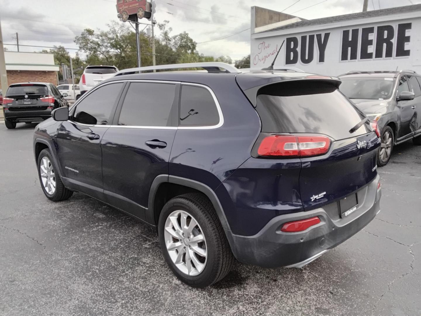 2015 DK BLUE /Black Jeep Cherokee Limited FWD (1C4PJLDS9FW) with an 3.2L V6 DOHC 24V engine, 9-Speed Automatic transmission, located at 6112 N Florida Avenue, Tampa, FL, 33604, (888) 521-5131, 27.954929, -82.459534 - $499 DOWN PLUS TAX & TAG. - Photo#6