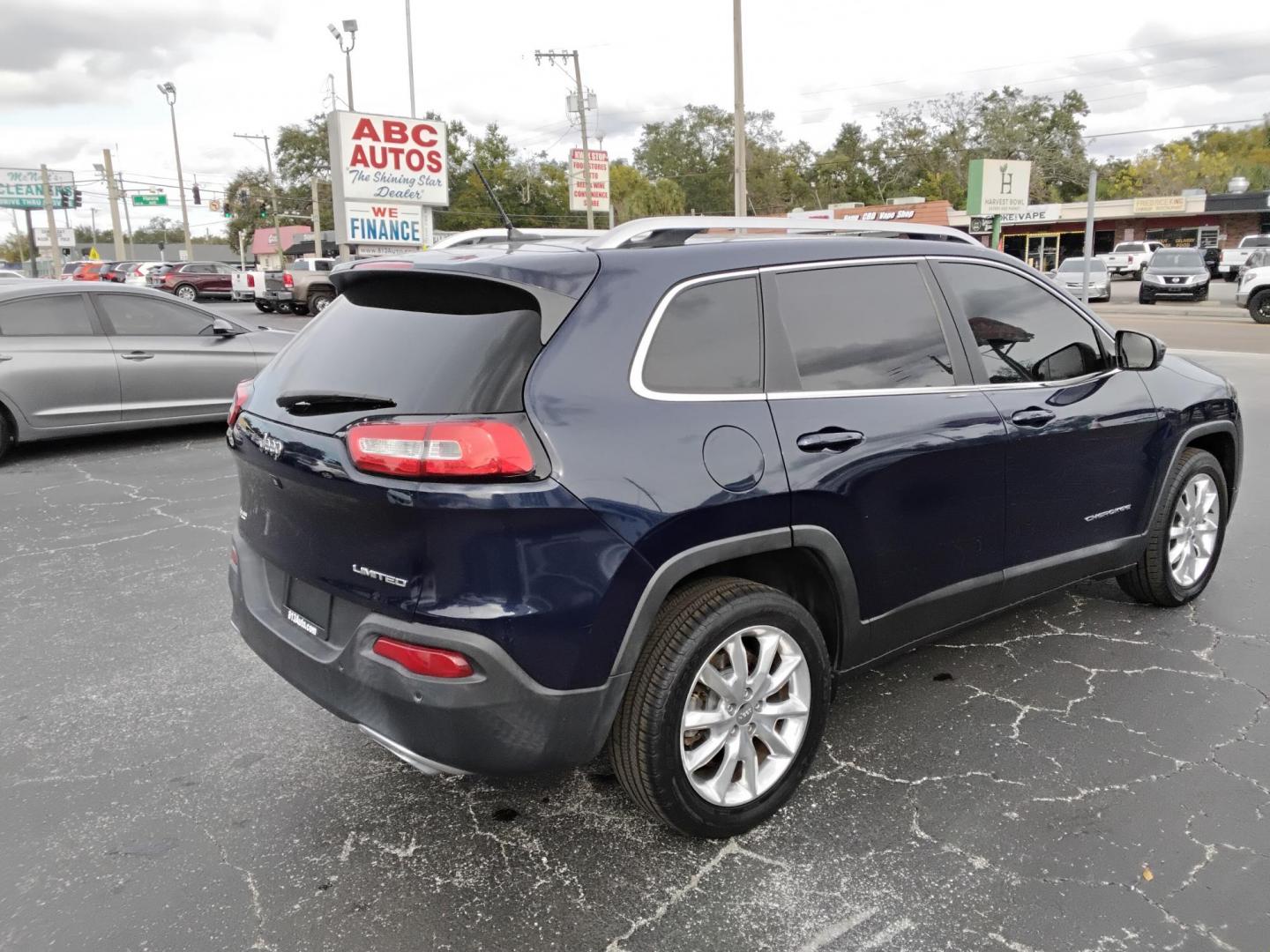 2015 DK BLUE /Black Jeep Cherokee Limited FWD (1C4PJLDS9FW) with an 3.2L V6 DOHC 24V engine, 9-Speed Automatic transmission, located at 6112 N Florida Avenue, Tampa, FL, 33604, (888) 521-5131, 27.954929, -82.459534 - $499 DOWN PLUS TAX & TAG. - Photo#5