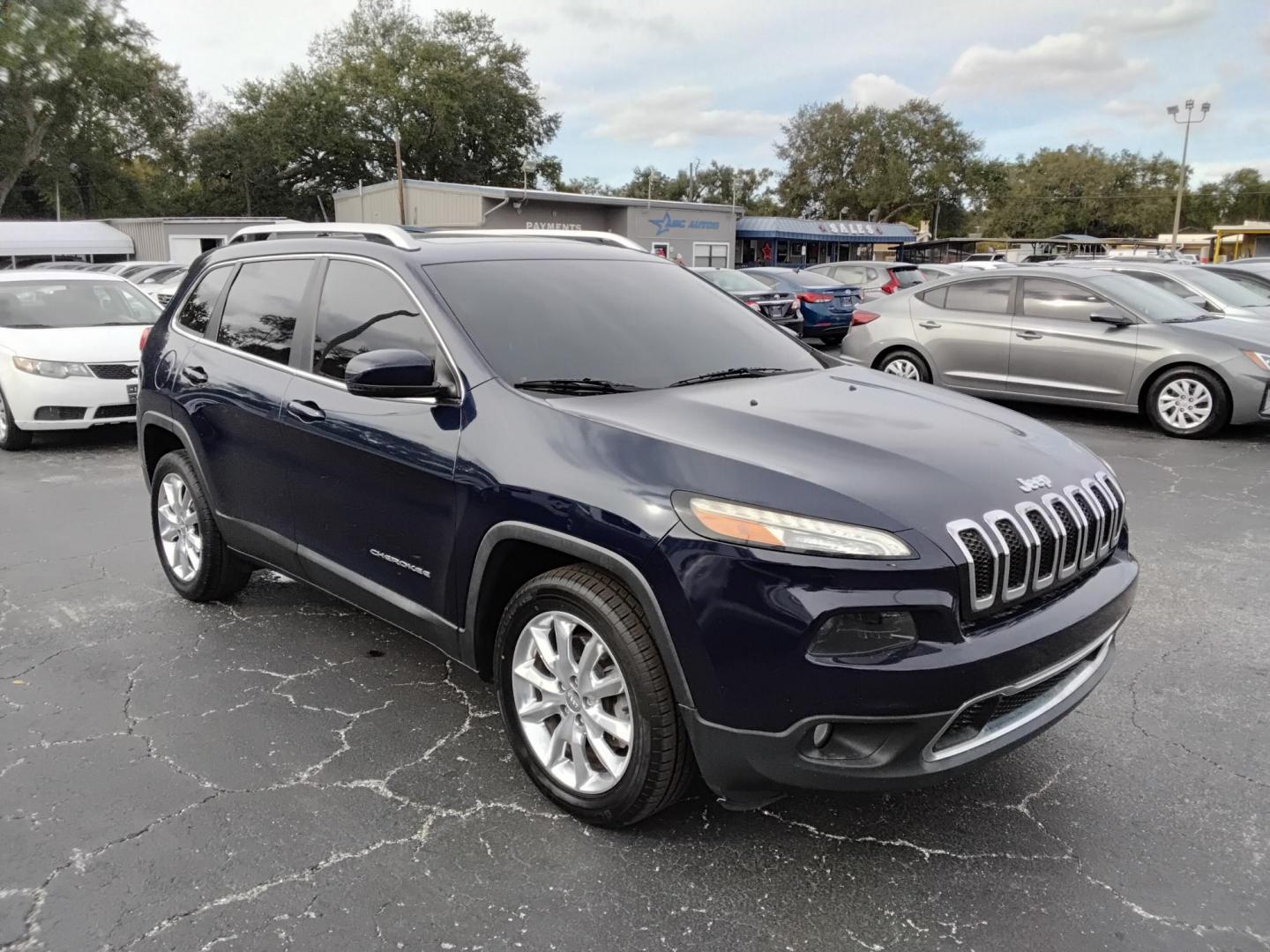2015 DK BLUE /Black Jeep Cherokee Limited FWD (1C4PJLDS9FW) with an 3.2L V6 DOHC 24V engine, 9-Speed Automatic transmission, located at 6112 N Florida Avenue, Tampa, FL, 33604, (888) 521-5131, 27.954929, -82.459534 - $499 DOWN PLUS TAX & TAG. - Photo#3
