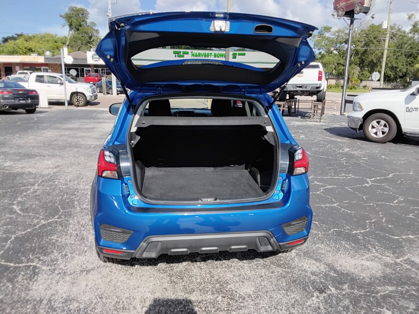 2020 BLUE /GREY Mitsubishi Outlander Sport 2.0 ES CVT (JA4AP4AU0LU) with an 2.0L L4 DOHC 16V engine, CVT transmission, located at 6112 N Florida Avenue, Tampa, FL, 33604, (888) 521-5131, 27.954929, -82.459534 - $499 DOWN PLUS TAX & TAG.- Photo#7