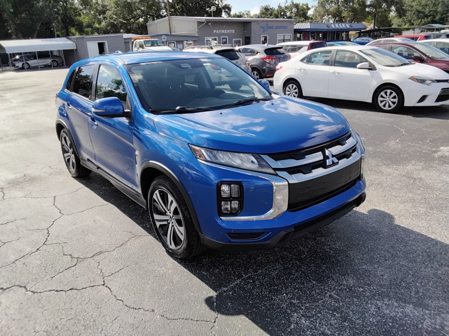 2020 BLUE /GREY Mitsubishi Outlander Sport 2.0 ES CVT (JA4AP4AU0LU) with an 2.0L L4 DOHC 16V engine, CVT transmission, located at 6112 N Florida Avenue, Tampa, FL, 33604, (888) 521-5131, 27.954929, -82.459534 - $499 DOWN PLUS TAX & TAG.- Photo#2
