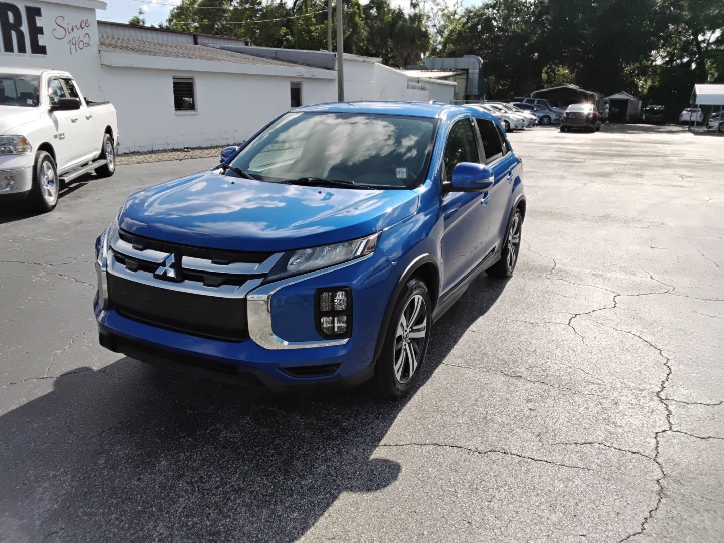 2020 BLUE /GREY Mitsubishi Outlander Sport 2.0 ES CVT (JA4AP4AU0LU) with an 2.0L L4 DOHC 16V engine, CVT transmission, located at 6112 N Florida Avenue, Tampa, FL, 33604, (888) 521-5131, 27.954929, -82.459534 - $499 DOWN PLUS TAX & TAG.- Photo#3