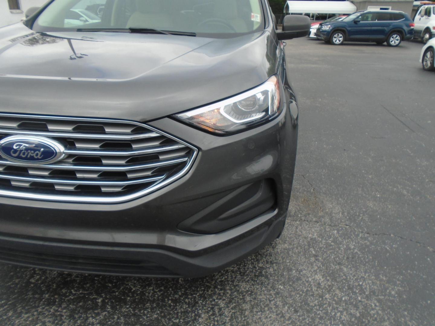 2020 Ford Edge SE FWD (2FMPK3G97LB) with an 2.0L L4 DOHC 16V engine, 6A transmission, located at 6112 N Florida Avenue, Tampa, FL, 33604, (888) 521-5131, 27.954929, -82.459534 - Photo#4