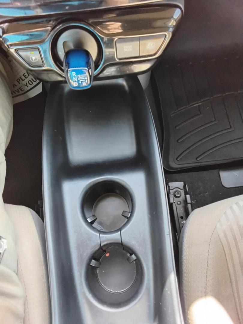 2016 White /Beige Toyota Prius Two (JTDKBRFU1G3) with an 1.8L L4 DOHC 16V HYBRID engine, CVT transmission, located at 6112 N Florida Avenue, Tampa, FL, 33604, (888) 521-5131, 27.954929, -82.459534 - $499 down plus tax & tag. - Photo#20