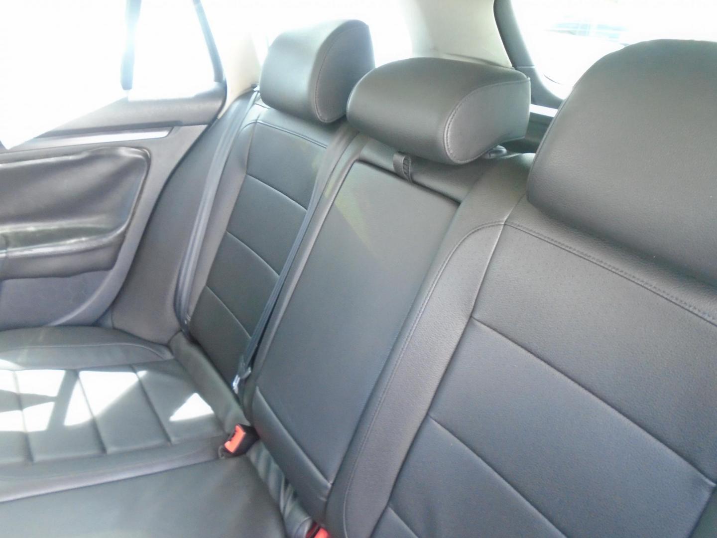 2014 Volkswagen Jetta SportWagen 2.5L SE PZEV (3VWPP7AJXEM) with an 2.5L L5 DOHC 20V engine, 6-Speed Automatic transmission, located at 6112 N Florida Avenue, Tampa, FL, 33604, (888) 521-5131, 27.954929, -82.459534 - Photo#8