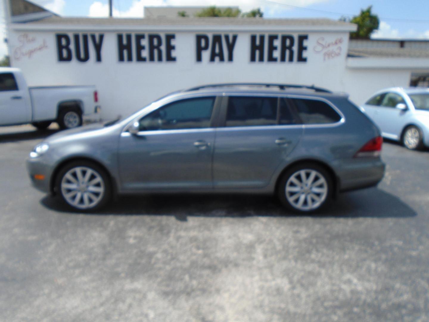 2014 Volkswagen Jetta SportWagen 2.5L SE PZEV (3VWPP7AJXEM) with an 2.5L L5 DOHC 20V engine, 6-Speed Automatic transmission, located at 6112 N Florida Avenue, Tampa, FL, 33604, (888) 521-5131, 27.954929, -82.459534 - 499 DOWN PLUS TAX & TAG. - Photo#0