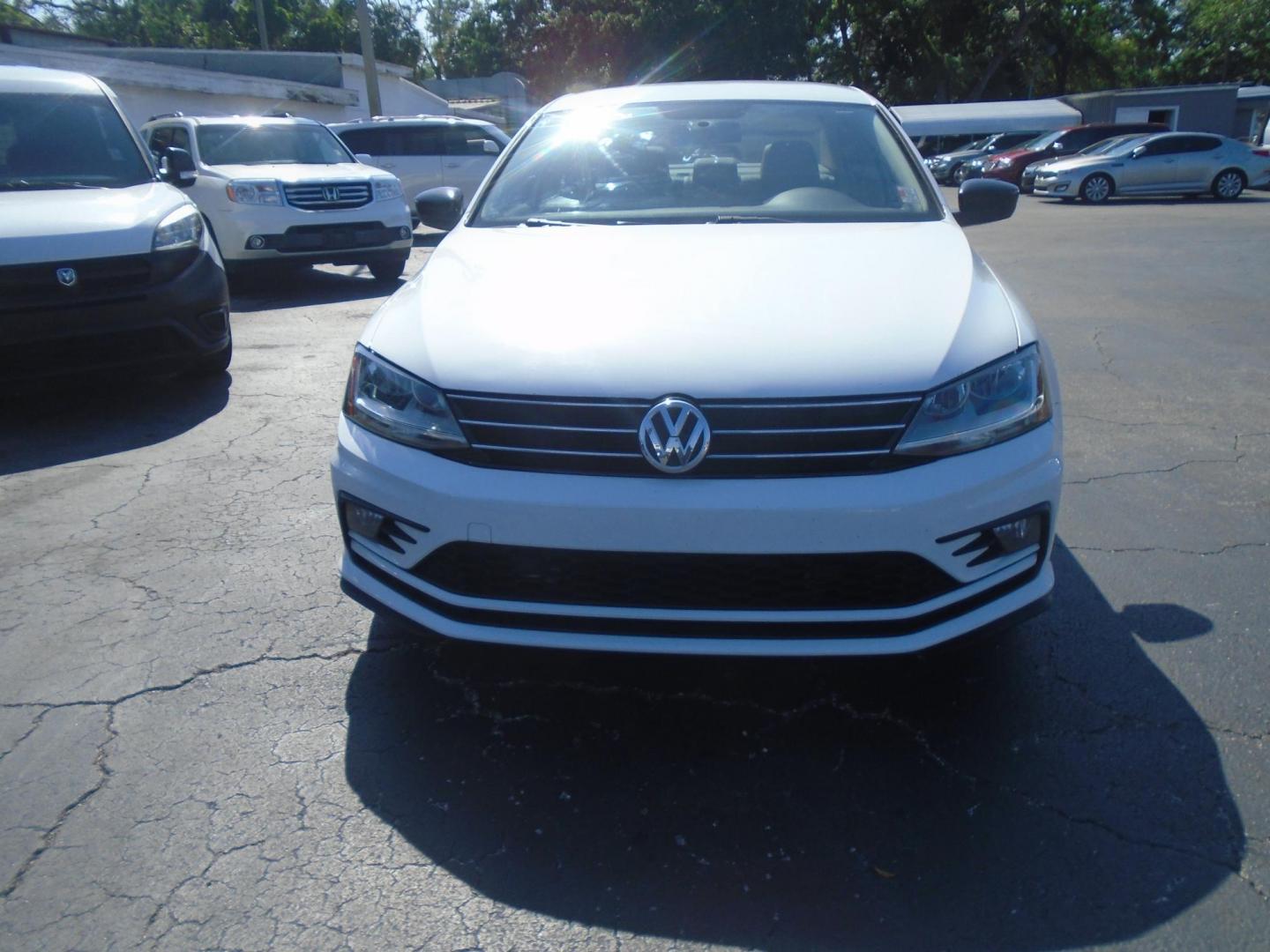 2018 Volkswagen Jetta 1.4T SE 6A (3VWDB7AJ2JM) with an 1.4L L4 DOHC 20V engine, 6A transmission, located at 6112 N Florida Avenue, Tampa, FL, 33604, (888) 521-5131, 27.954929, -82.459534 - Photo#0
