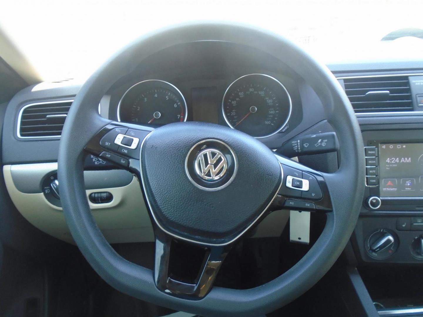 2018 Volkswagen Jetta 1.4T SE 6A (3VWDB7AJ2JM) with an 1.4L L4 DOHC 20V engine, 6A transmission, located at 6112 N Florida Avenue, Tampa, FL, 33604, (888) 521-5131, 27.954929, -82.459534 - Photo#12