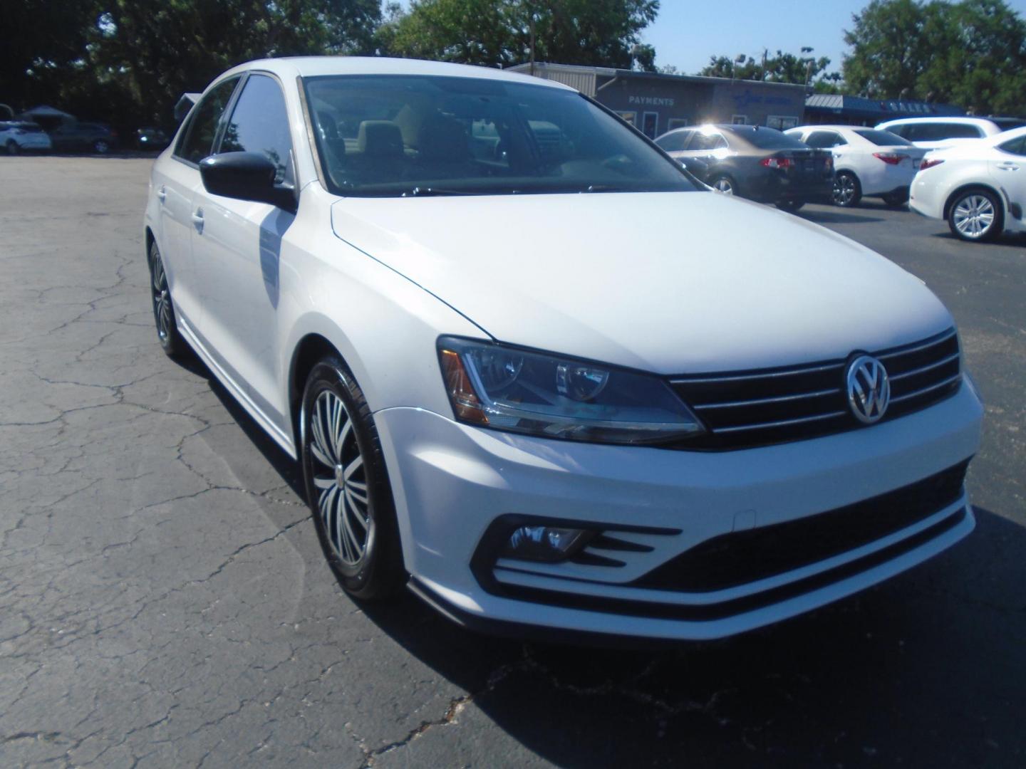 2018 Volkswagen Jetta 1.4T SE 6A (3VWDB7AJ2JM) with an 1.4L L4 DOHC 20V engine, 6A transmission, located at 6112 N Florida Avenue, Tampa, FL, 33604, (888) 521-5131, 27.954929, -82.459534 - Photo#3