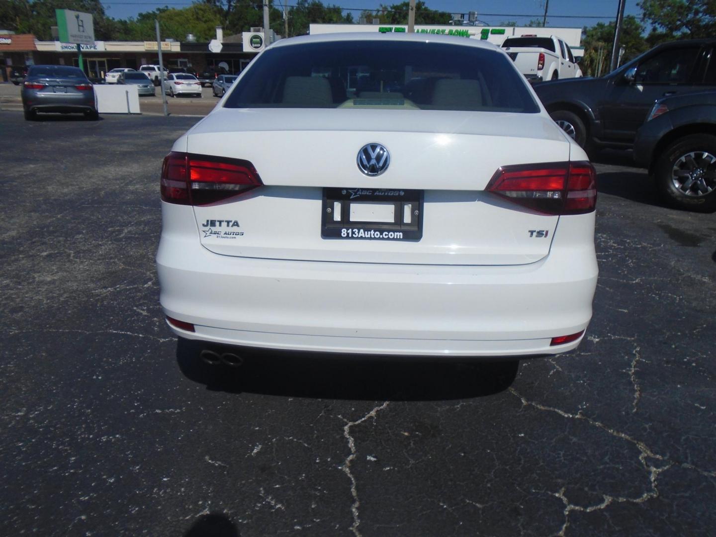 2018 Volkswagen Jetta 1.4T SE 6A (3VWDB7AJ2JM) with an 1.4L L4 DOHC 20V engine, 6A transmission, located at 6112 N Florida Avenue, Tampa, FL, 33604, (888) 521-5131, 27.954929, -82.459534 - Photo#4