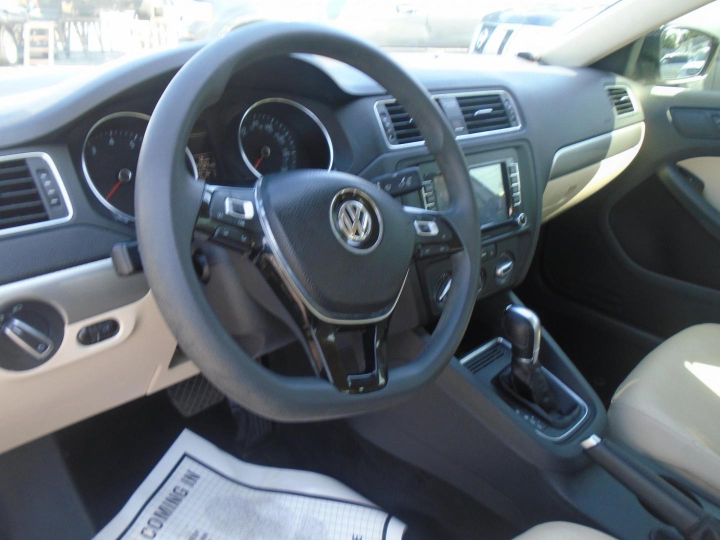2018 Volkswagen Jetta 1.4T SE 6A (3VWDB7AJ2JM) with an 1.4L L4 DOHC 20V engine, 6A transmission, located at 6112 N Florida Avenue, Tampa, FL, 33604, (888) 521-5131, 27.954929, -82.459534 - Photo#9