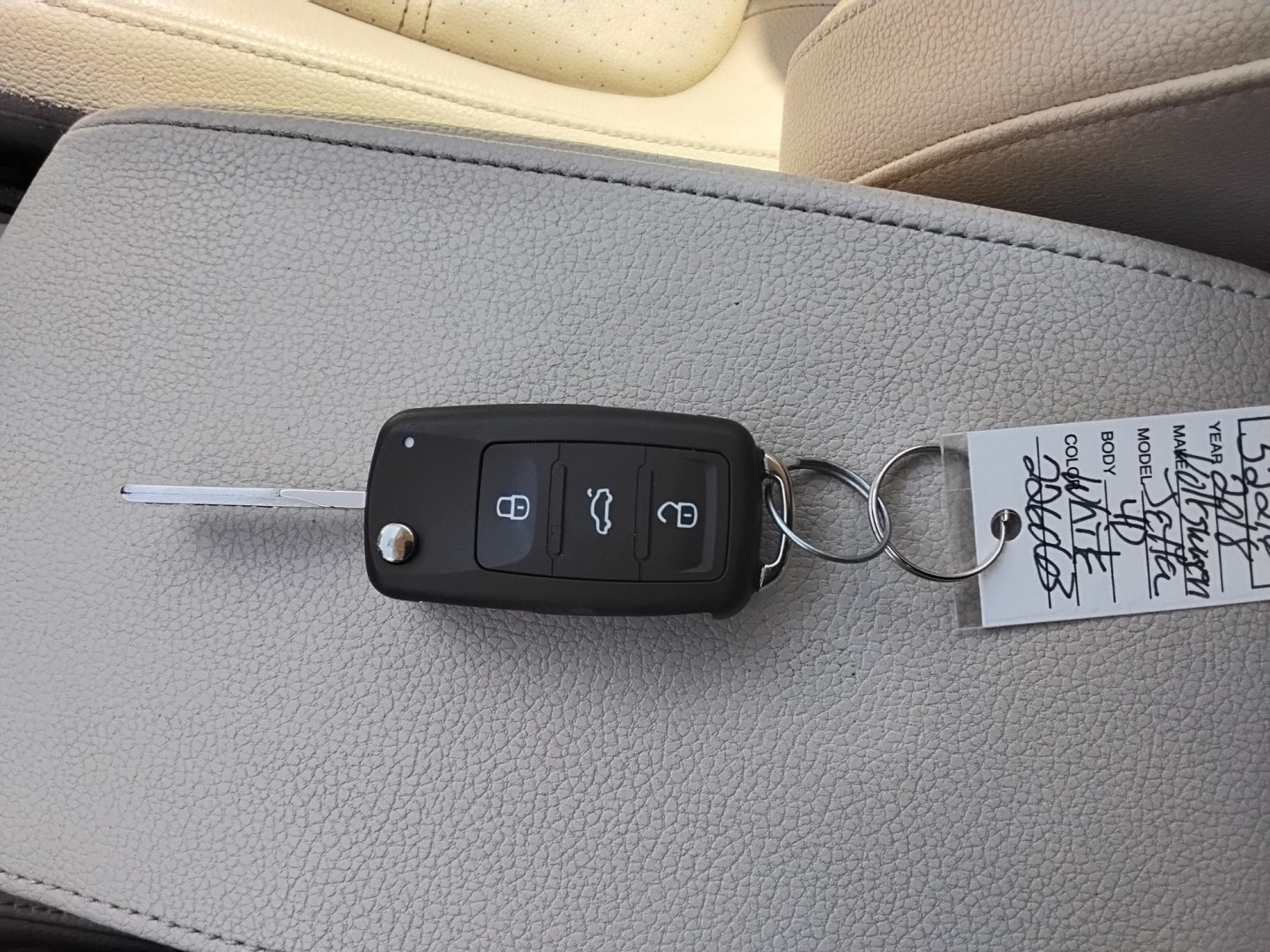 2018 White /Beige Volkswagen Jetta 1.4T SE 6A (3VWDB7AJ2JM) with an 1.4L L4 DOHC 20V engine, 6A transmission, located at 6112 N Florida Avenue, Tampa, FL, 33604, (888) 521-5131, 27.954929, -82.459534 - $499 down plus tax & tag.- Photo#16