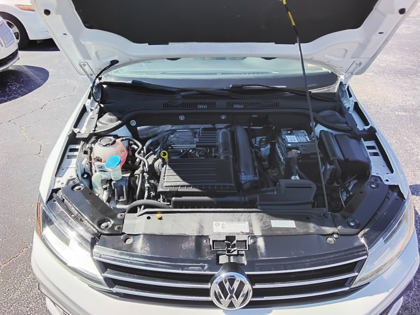 2018 White /Beige Volkswagen Jetta 1.4T SE 6A (3VWDB7AJ2JM) with an 1.4L L4 DOHC 20V engine, 6A transmission, located at 6112 N Florida Avenue, Tampa, FL, 33604, (888) 521-5131, 27.954929, -82.459534 - $499 down plus tax & tag.- Photo#14