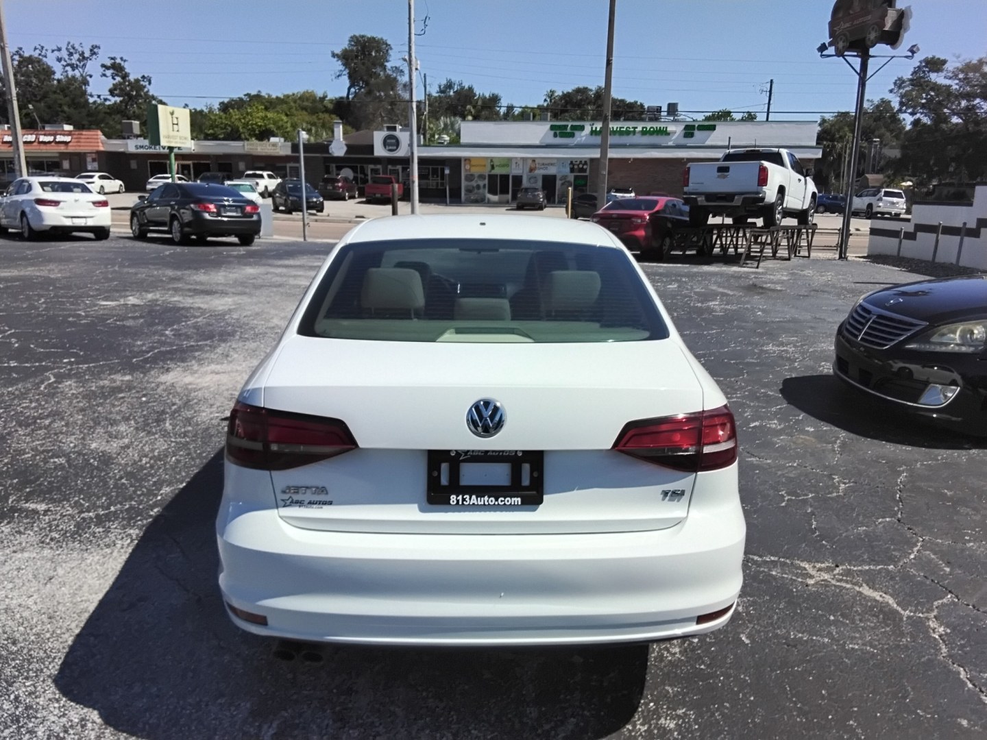 2018 White /Beige Volkswagen Jetta 1.4T SE 6A (3VWDB7AJ2JM) with an 1.4L L4 DOHC 20V engine, 6A transmission, located at 6112 N Florida Avenue, Tampa, FL, 33604, (888) 521-5131, 27.954929, -82.459534 - $499 down plus tax & tag.- Photo#5