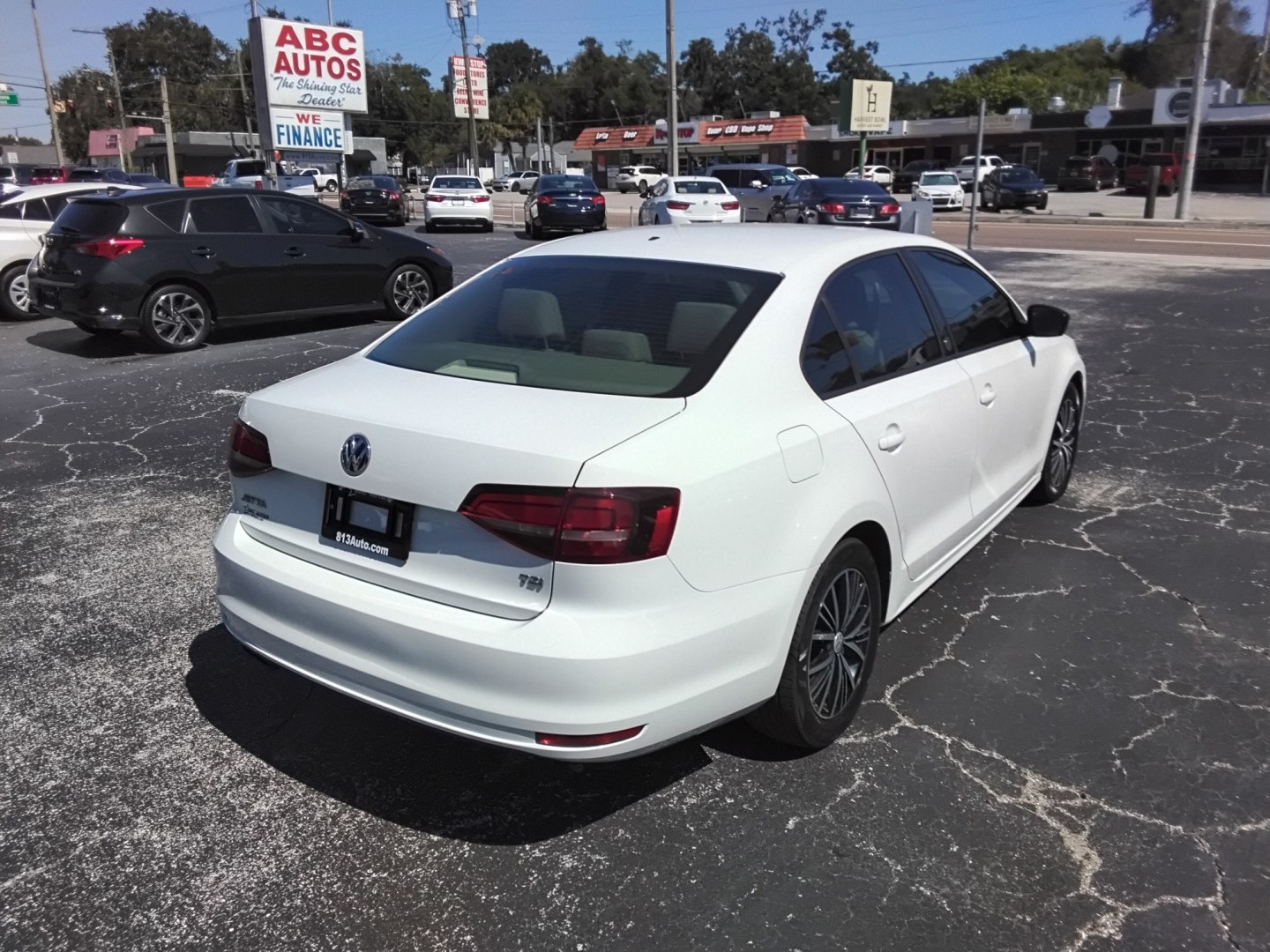 2018 White /Beige Volkswagen Jetta 1.4T SE 6A (3VWDB7AJ2JM) with an 1.4L L4 DOHC 20V engine, 6A transmission, located at 6112 N Florida Avenue, Tampa, FL, 33604, (888) 521-5131, 27.954929, -82.459534 - $499 down plus tax & tag.- Photo#6