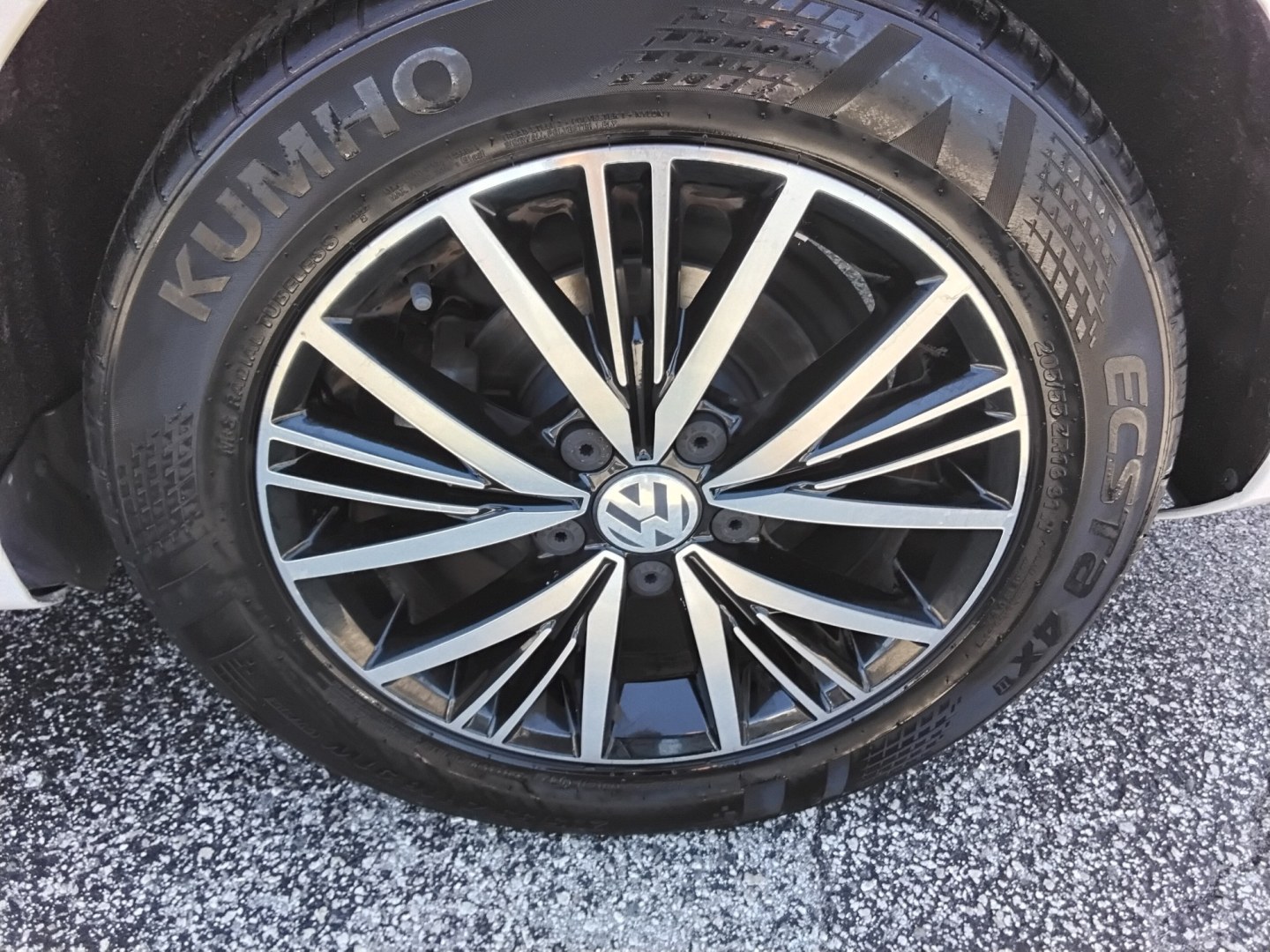 2018 White /Beige Volkswagen Jetta 1.4T SE 6A (3VWDB7AJ2JM) with an 1.4L L4 DOHC 20V engine, 6A transmission, located at 6112 N Florida Avenue, Tampa, FL, 33604, (888) 521-5131, 27.954929, -82.459534 - $499 down plus tax & tag.- Photo#15