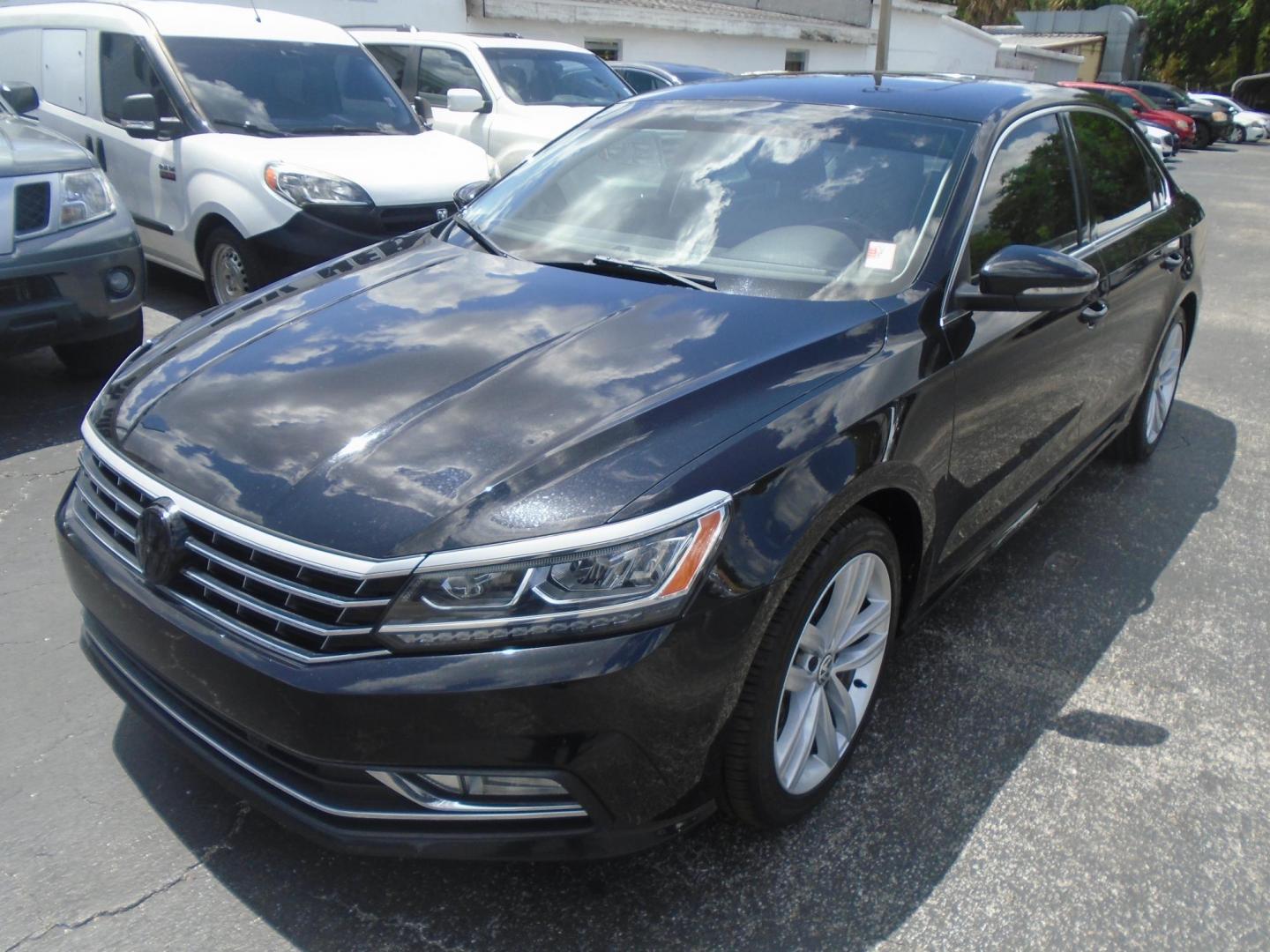 2018 Volkswagen Passat SE (1VWBA7A34JC) with an 2.0L L4 DOHC 16V engine, 6A transmission, located at 6112 N Florida Avenue, Tampa, FL, 33604, (888) 521-5131, 27.954929, -82.459534 - Photo#1