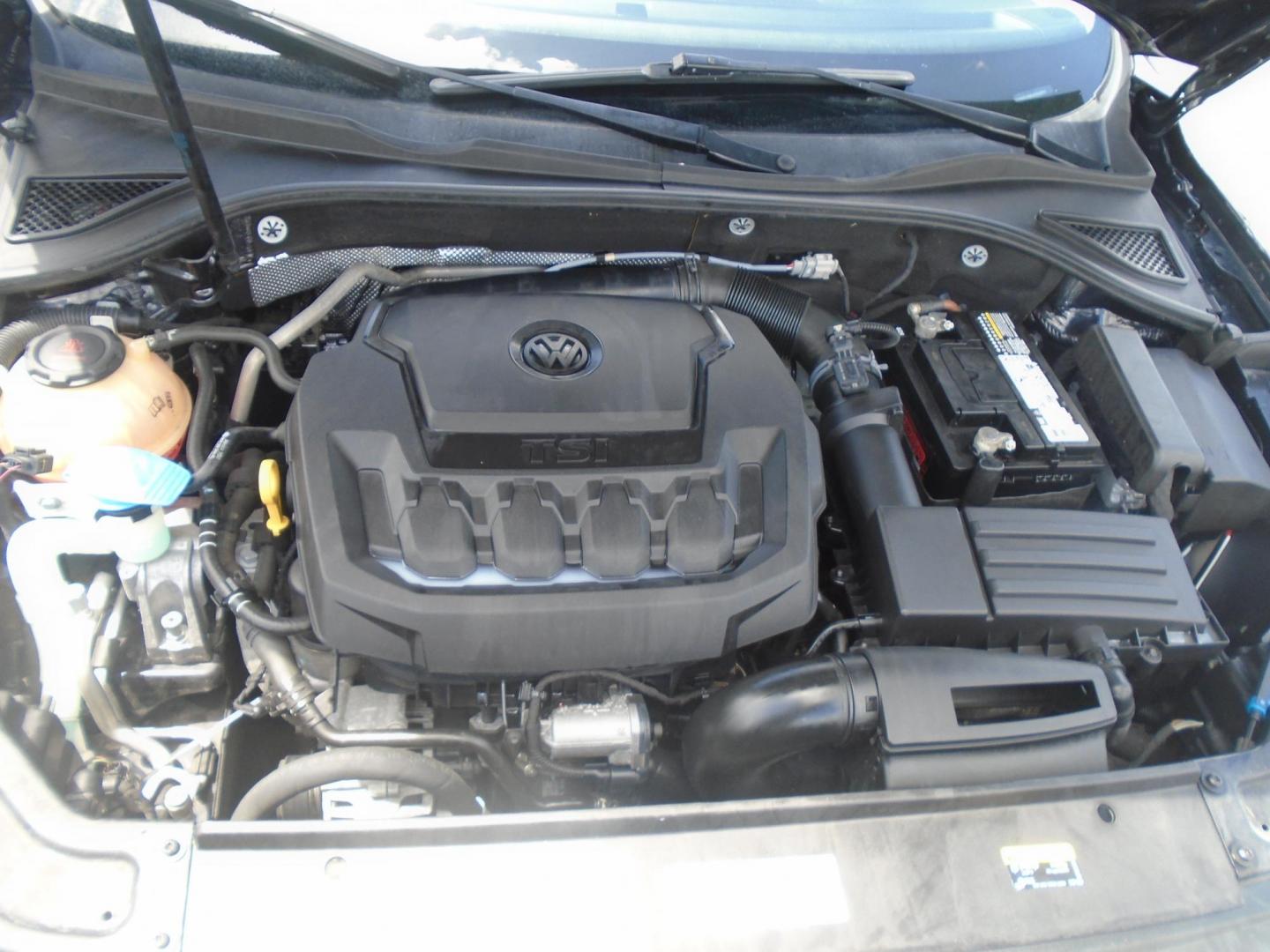 2018 Volkswagen Passat SE (1VWBA7A34JC) with an 2.0L L4 DOHC 16V engine, 6A transmission, located at 6112 N Florida Avenue, Tampa, FL, 33604, (888) 521-5131, 27.954929, -82.459534 - Photo#10