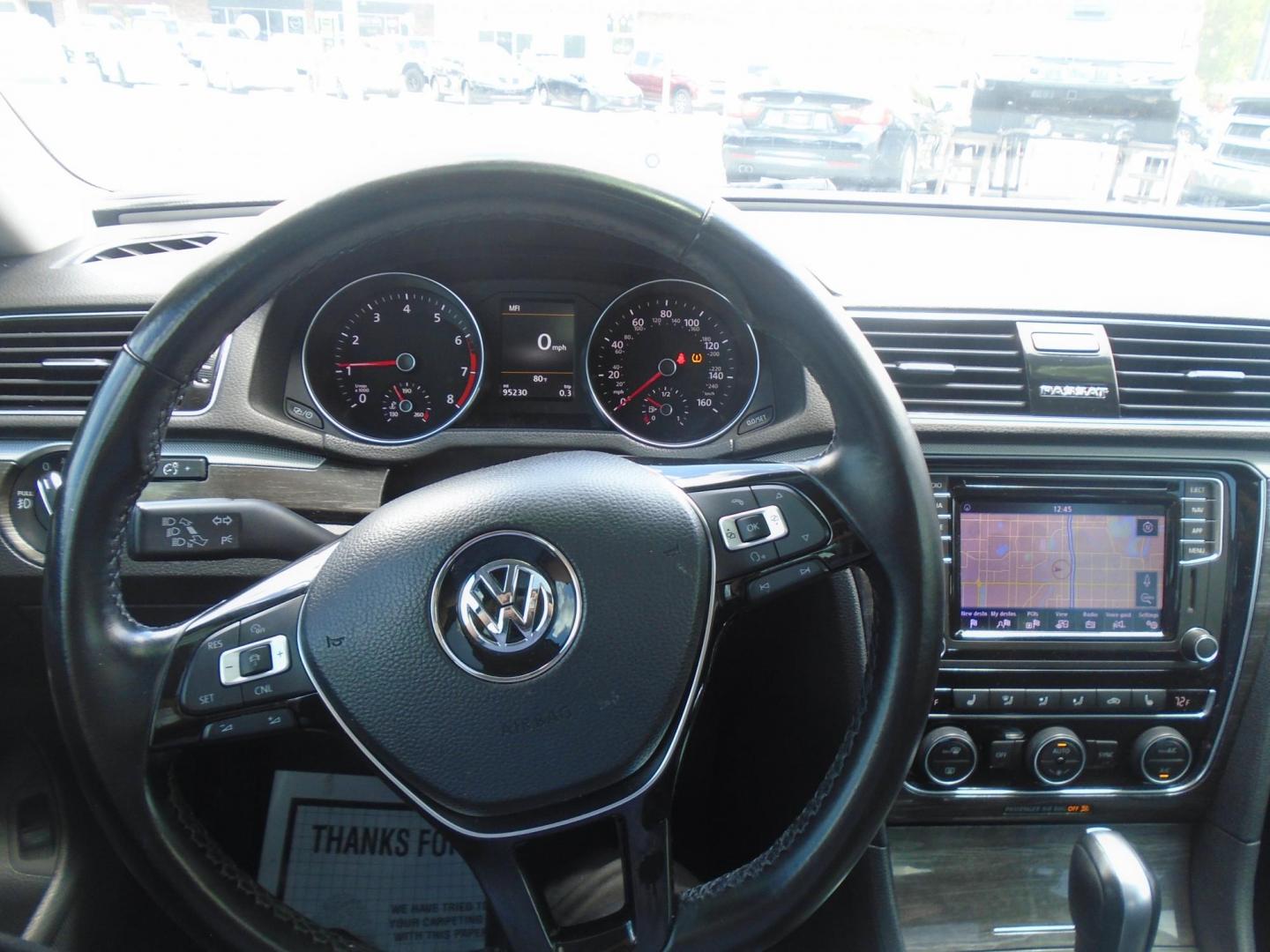 2018 Volkswagen Passat SE (1VWBA7A34JC) with an 2.0L L4 DOHC 16V engine, 6A transmission, located at 6112 N Florida Avenue, Tampa, FL, 33604, (888) 521-5131, 27.954929, -82.459534 - Photo#14