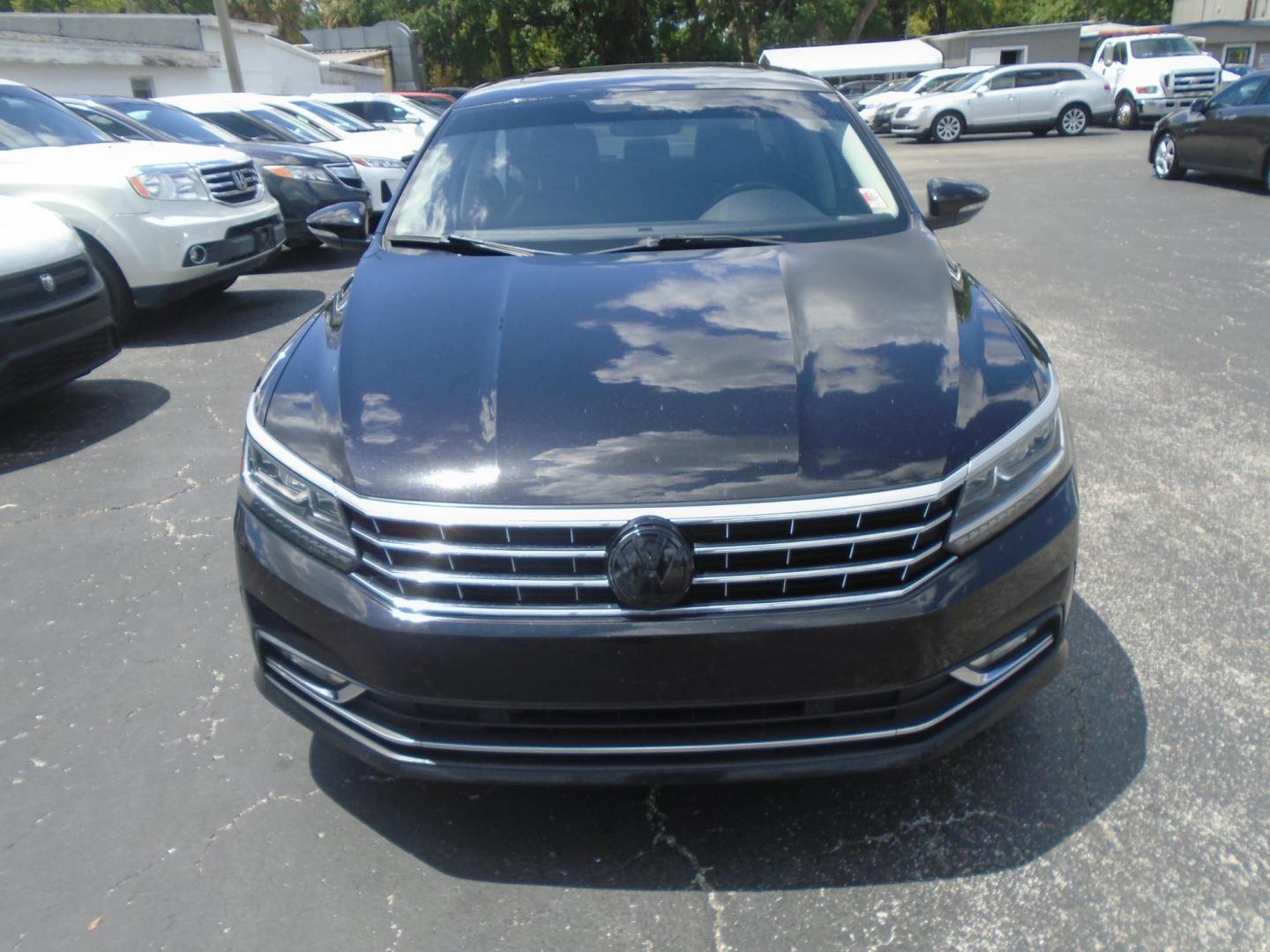 2018 Volkswagen Passat SE (1VWBA7A34JC) with an 2.0L L4 DOHC 16V engine, 6A transmission, located at 6112 N Florida Avenue, Tampa, FL, 33604, (888) 521-5131, 27.954929, -82.459534 - Photo#2