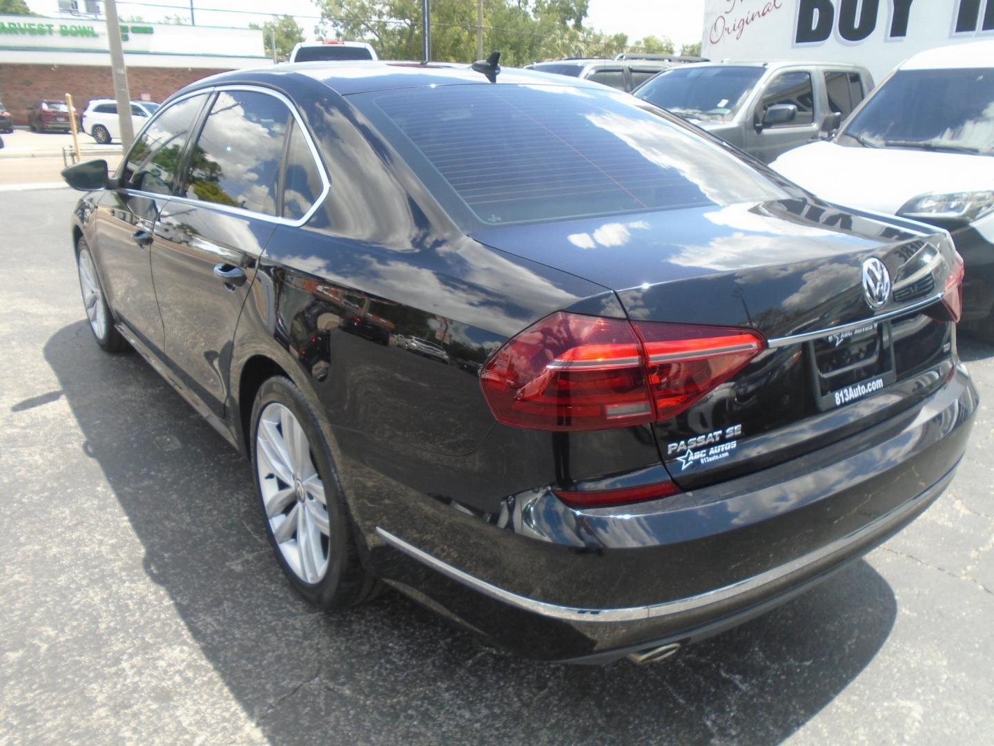 2018 Volkswagen Passat SE (1VWBA7A34JC) with an 2.0L L4 DOHC 16V engine, 6A transmission, located at 6112 N Florida Avenue, Tampa, FL, 33604, (888) 521-5131, 27.954929, -82.459534 - Photo#5