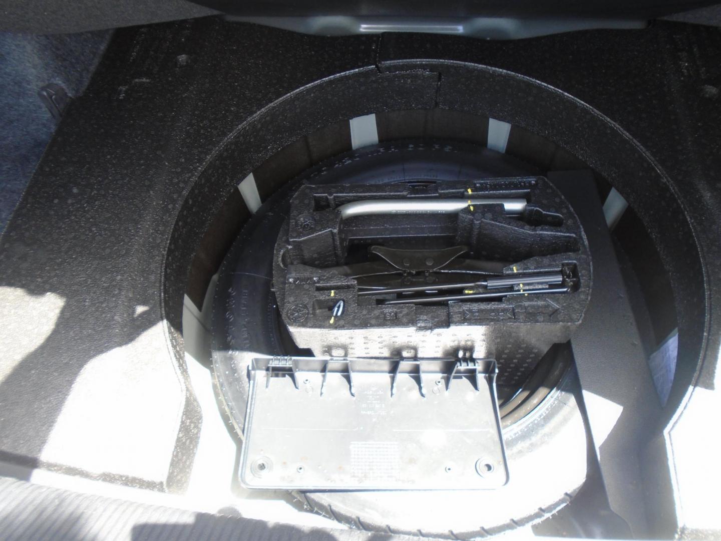 2018 Volkswagen Passat SE (1VWBA7A34JC) with an 2.0L L4 DOHC 16V engine, 6A transmission, located at 6112 N Florida Avenue, Tampa, FL, 33604, (888) 521-5131, 27.954929, -82.459534 - Photo#8