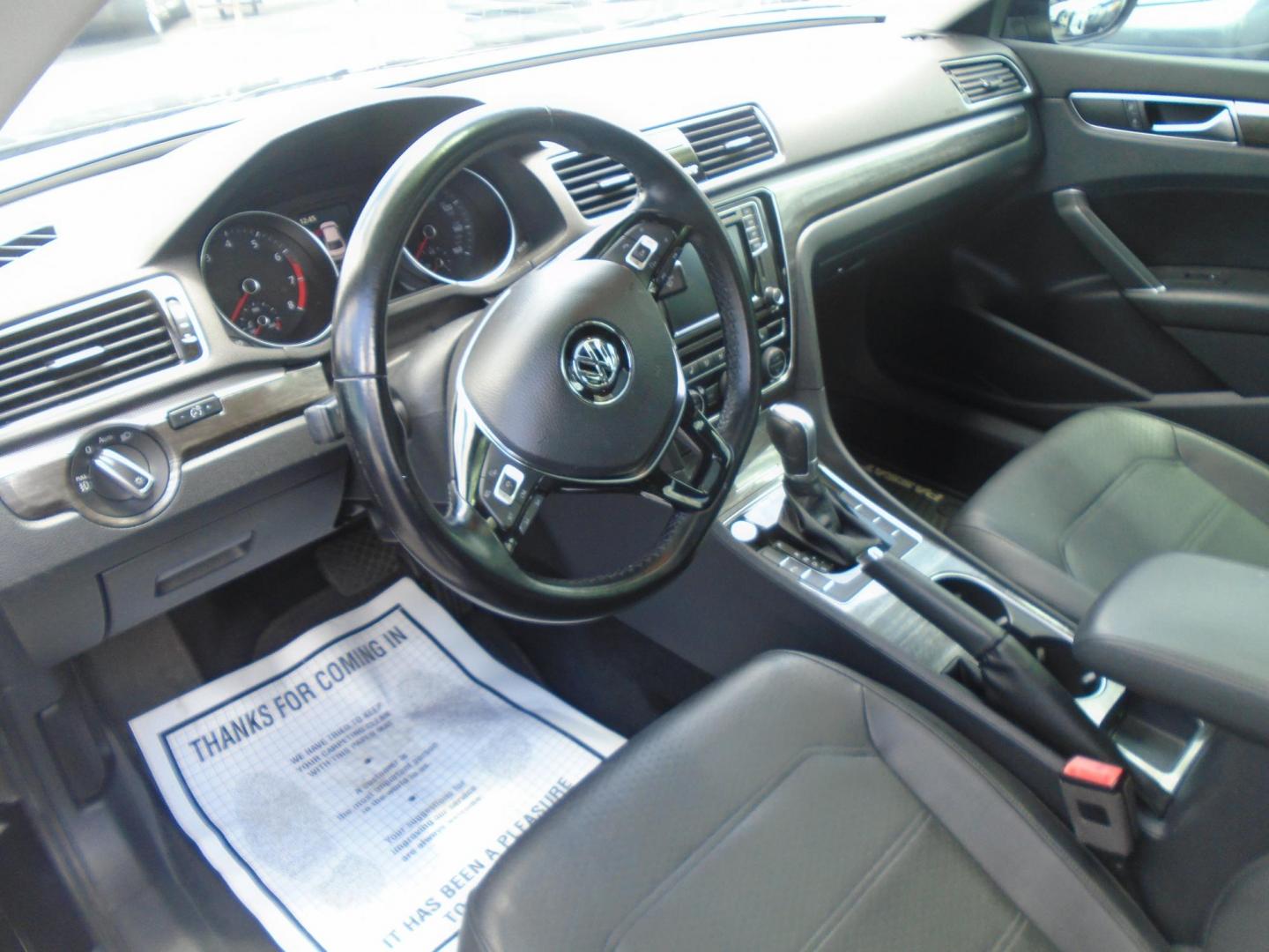 2018 Volkswagen Passat SE (1VWBA7A34JC) with an 2.0L L4 DOHC 16V engine, 6A transmission, located at 6112 N Florida Avenue, Tampa, FL, 33604, (888) 521-5131, 27.954929, -82.459534 - Photo#9