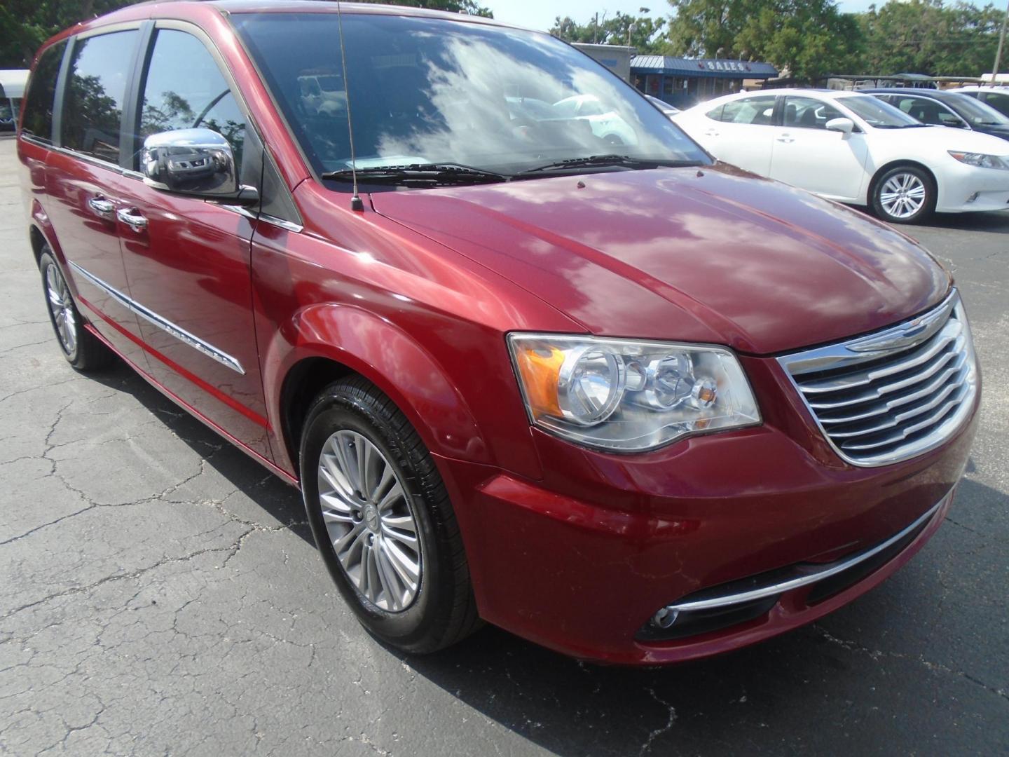 2016 Chrysler Town & Country Touring-L (2C4RC1CG4GR) with an 3.6L V6 DOHC 24V engine, 6A transmission, located at 6112 N Florida Avenue, Tampa, FL, 33604, (888) 521-5131, 27.954929, -82.459534 - Photo#3
