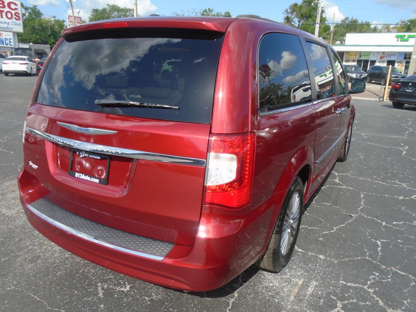 2016 Chrysler Town & Country Touring-L (2C4RC1CG4GR) with an 3.6L V6 DOHC 24V engine, 6A transmission, located at 6112 N Florida Avenue, Tampa, FL, 33604, (888) 521-5131, 27.954929, -82.459534 - Photo#4