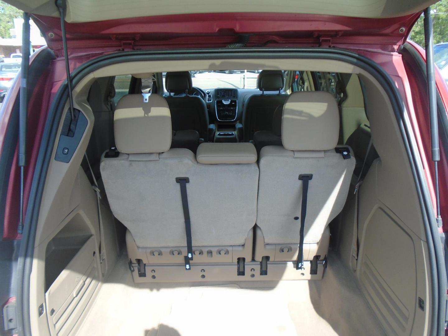 2016 Chrysler Town & Country Touring-L (2C4RC1CG4GR) with an 3.6L V6 DOHC 24V engine, 6A transmission, located at 6112 N Florida Avenue, Tampa, FL, 33604, (888) 521-5131, 27.954929, -82.459534 - Photo#6