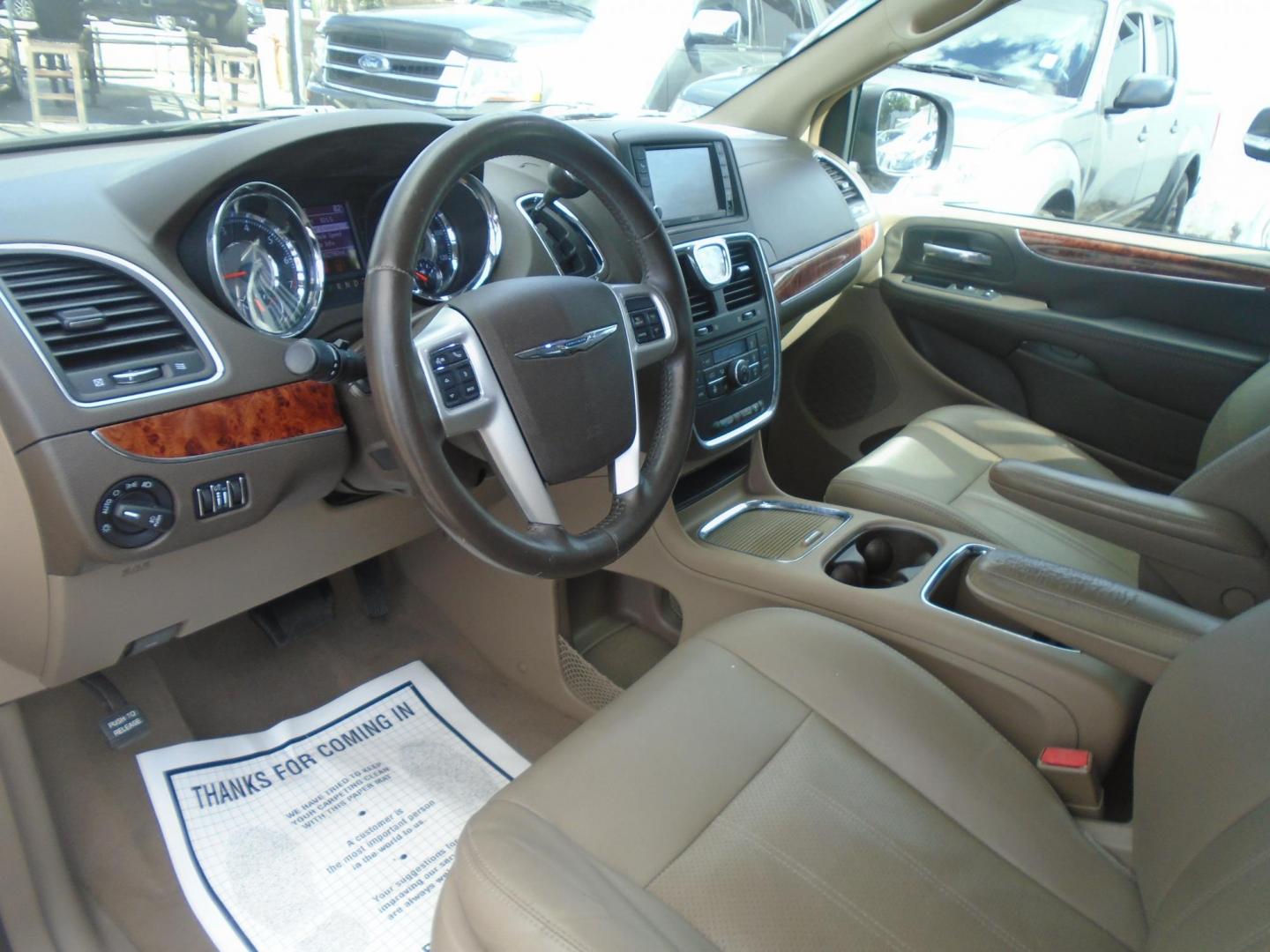 2016 Chrysler Town & Country Touring-L (2C4RC1CG4GR) with an 3.6L V6 DOHC 24V engine, 6A transmission, located at 6112 N Florida Avenue, Tampa, FL, 33604, (888) 521-5131, 27.954929, -82.459534 - Photo#8