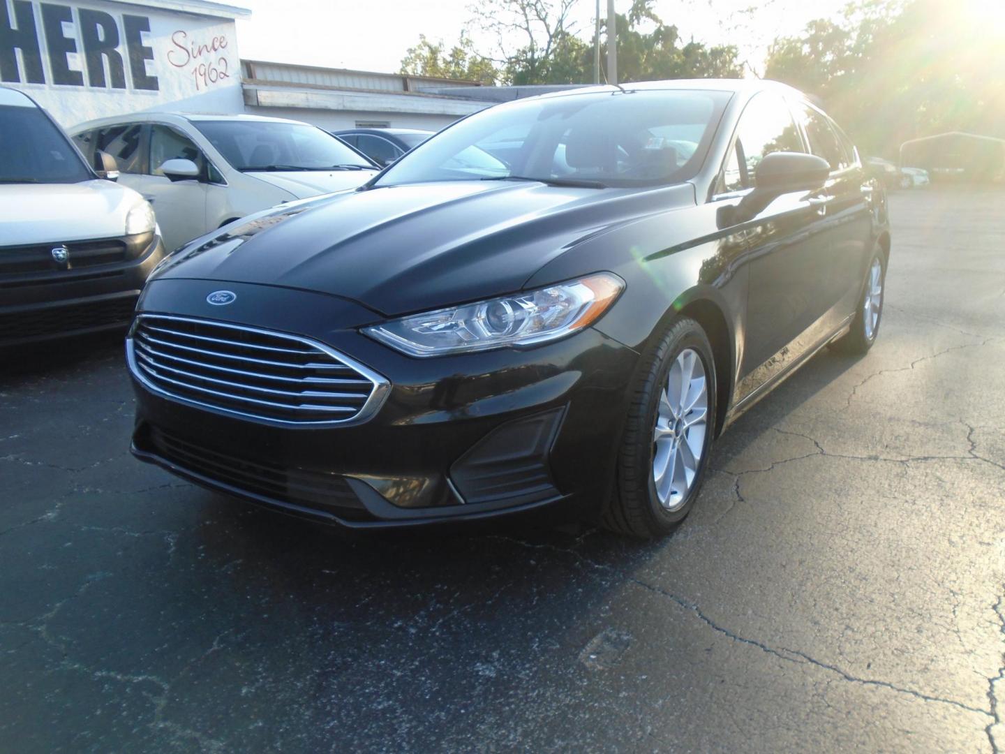 2019 Ford Fusion SE (3FA6P0HD3KR) with an 1.5L L4 DOHC 16V engine, 6A transmission, located at 6112 N Florida Avenue, Tampa, FL, 33604, (888) 521-5131, 27.954929, -82.459534 - Photo#2