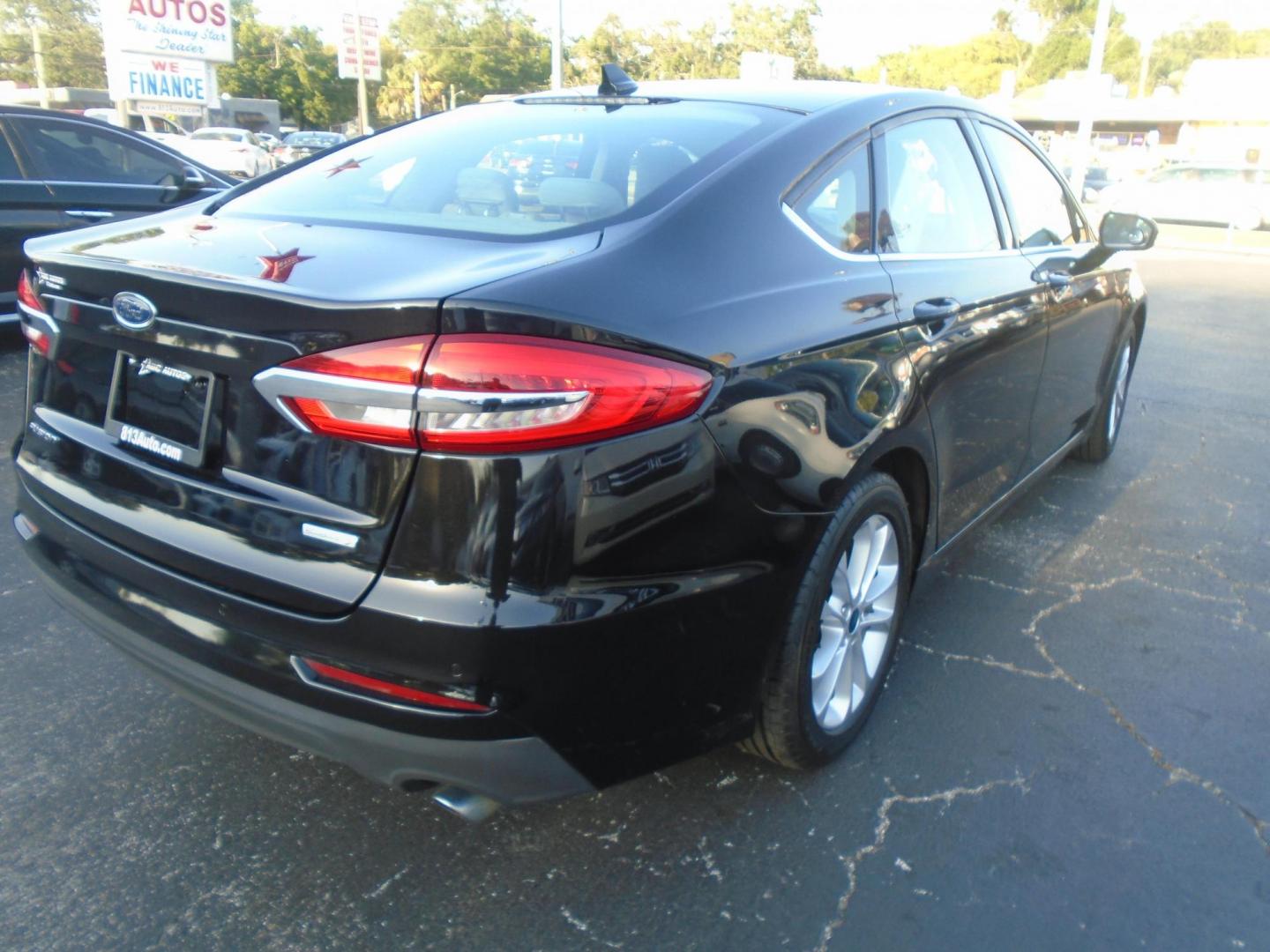 2019 Ford Fusion SE (3FA6P0HD3KR) with an 1.5L L4 DOHC 16V engine, 6A transmission, located at 6112 N Florida Avenue, Tampa, FL, 33604, (888) 521-5131, 27.954929, -82.459534 - Photo#3