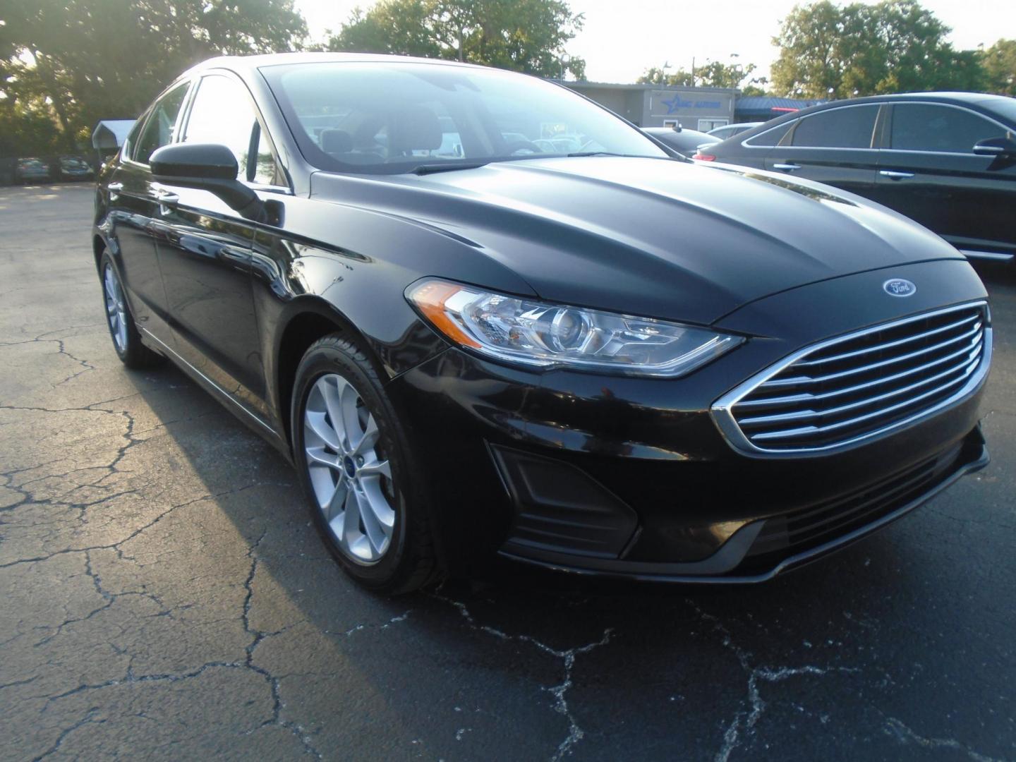 2019 Ford Fusion SE (3FA6P0HD3KR) with an 1.5L L4 DOHC 16V engine, 6A transmission, located at 6112 N Florida Avenue, Tampa, FL, 33604, (888) 521-5131, 27.954929, -82.459534 - Photo#4