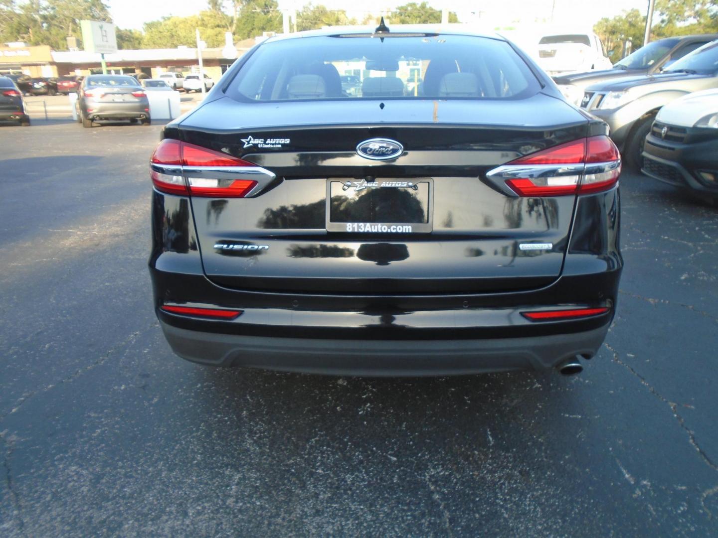 2019 Ford Fusion SE (3FA6P0HD3KR) with an 1.5L L4 DOHC 16V engine, 6A transmission, located at 6112 N Florida Avenue, Tampa, FL, 33604, (888) 521-5131, 27.954929, -82.459534 - Photo#5