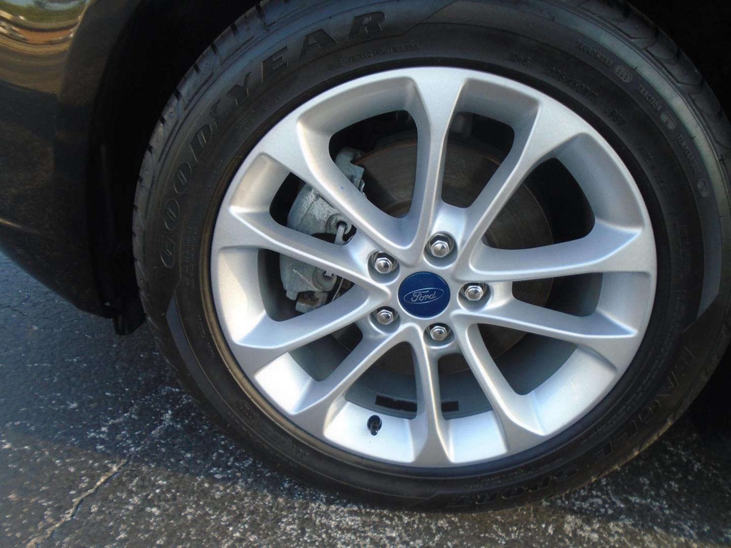 2019 Ford Fusion SE (3FA6P0HD3KR) with an 1.5L L4 DOHC 16V engine, 6A transmission, located at 6112 N Florida Avenue, Tampa, FL, 33604, (888) 521-5131, 27.954929, -82.459534 - Photo#7