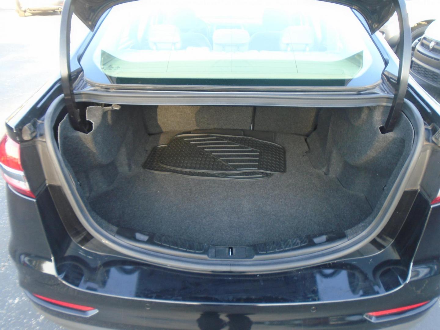 2019 Ford Fusion SE (3FA6P0HD3KR) with an 1.5L L4 DOHC 16V engine, 6A transmission, located at 6112 N Florida Avenue, Tampa, FL, 33604, (888) 521-5131, 27.954929, -82.459534 - Photo#8