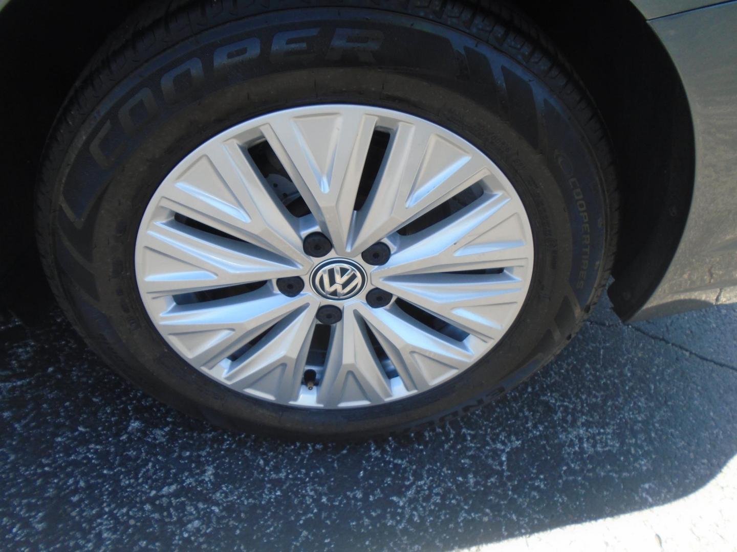 2019 Volkswagen Jetta 1.4T S 8A (3VWCB7BU8KM) with an 1.4L L4 DOHC 20V engine, 8A transmission, located at 6112 N Florida Avenue, Tampa, FL, 33604, (888) 521-5131, 27.954929, -82.459534 - Photo#6