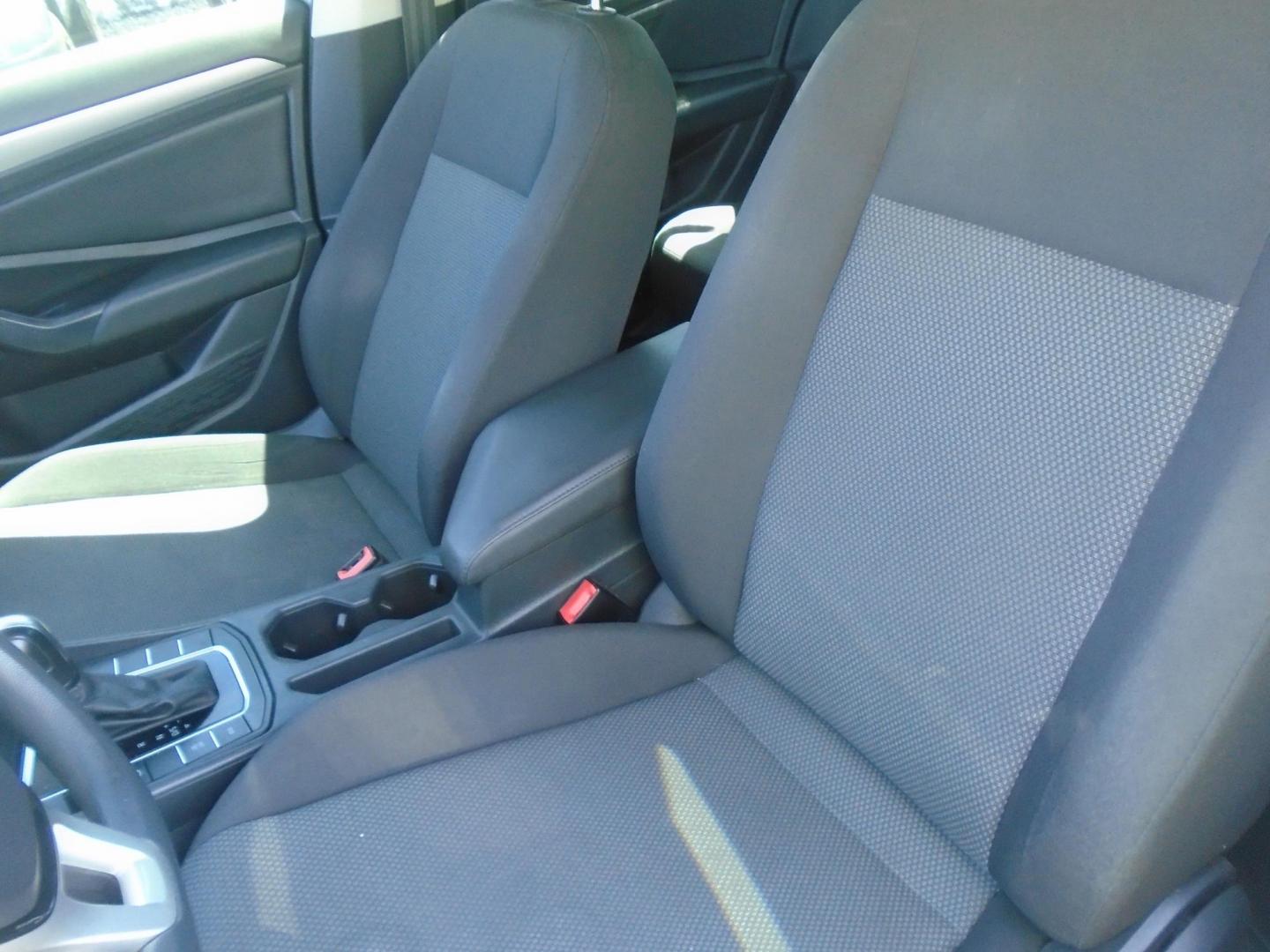 2019 Volkswagen Jetta 1.4T S 8A (3VWCB7BU8KM) with an 1.4L L4 DOHC 20V engine, 8A transmission, located at 6112 N Florida Avenue, Tampa, FL, 33604, (888) 521-5131, 27.954929, -82.459534 - Photo#9