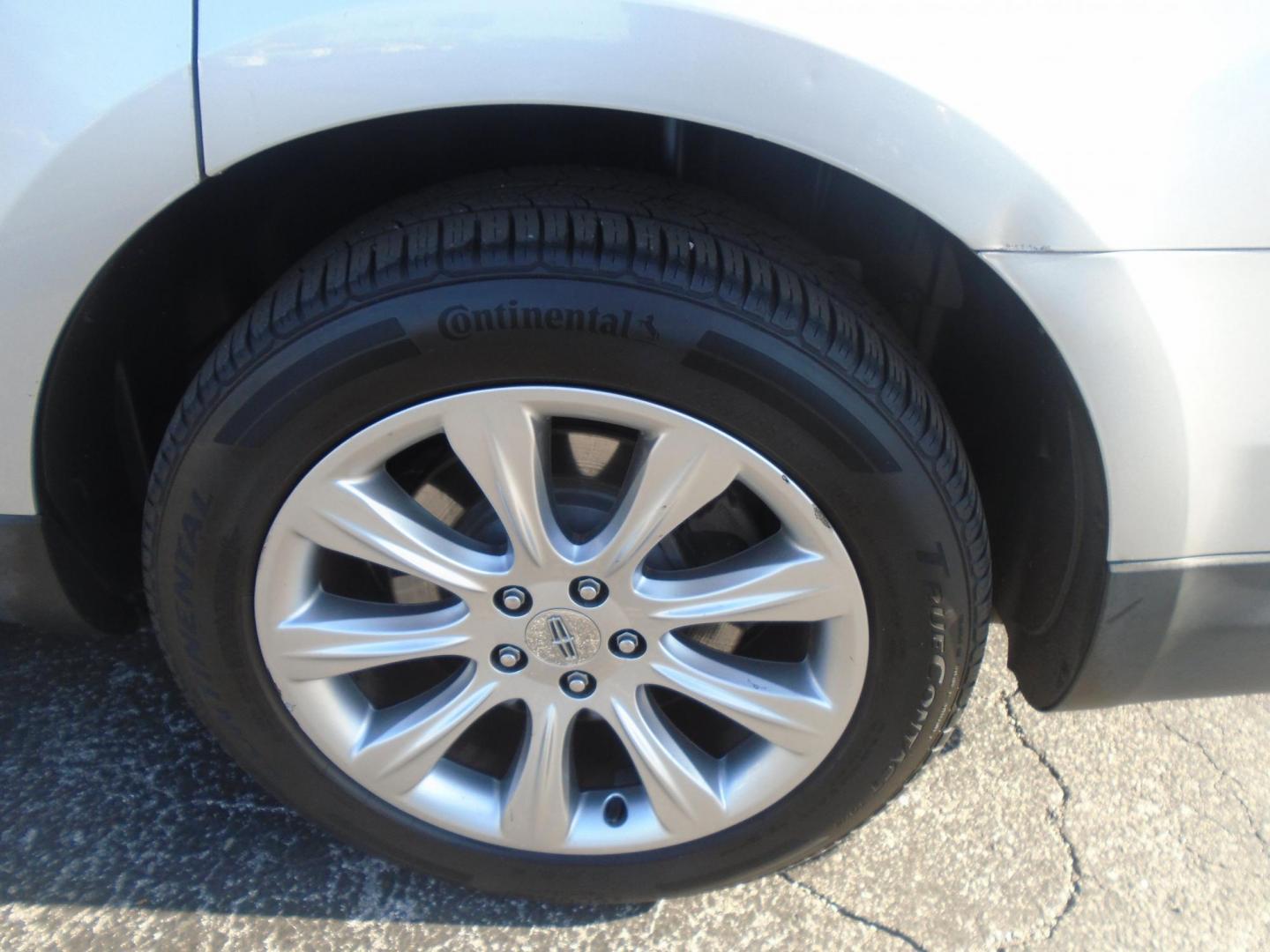 2014 Lincoln MKT 3.7L FWD (2LMHJ5FK4EB) with an 3.7L V6 DOHC 24V engine, 6-Speed Automatic transmission, located at 6112 N Florida Avenue, Tampa, FL, 33604, (888) 521-5131, 27.954929, -82.459534 - Photo#6