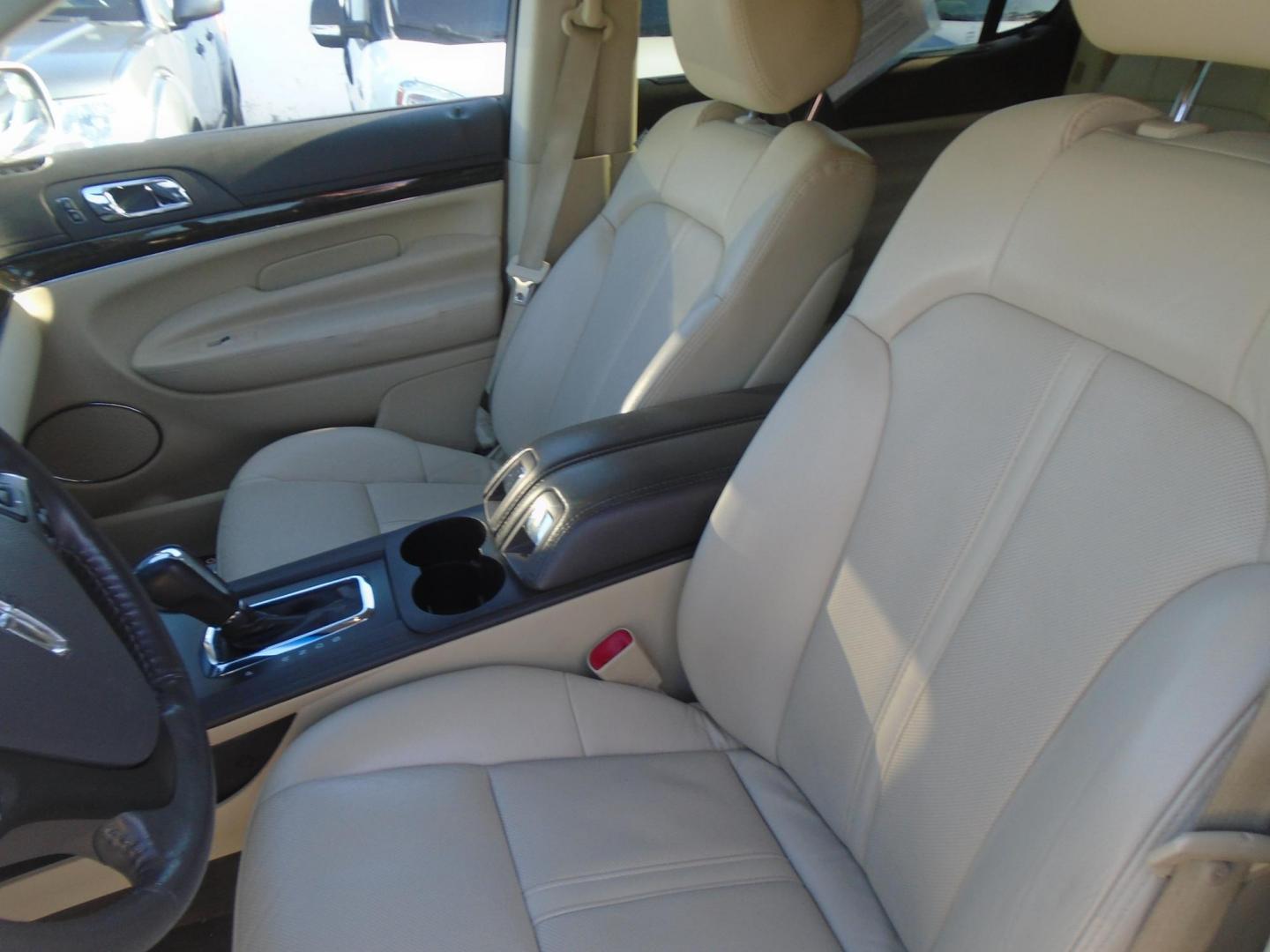 2014 Lincoln MKT 3.7L FWD (2LMHJ5FK4EB) with an 3.7L V6 DOHC 24V engine, 6-Speed Automatic transmission, located at 6112 N Florida Avenue, Tampa, FL, 33604, (888) 521-5131, 27.954929, -82.459534 - Photo#8