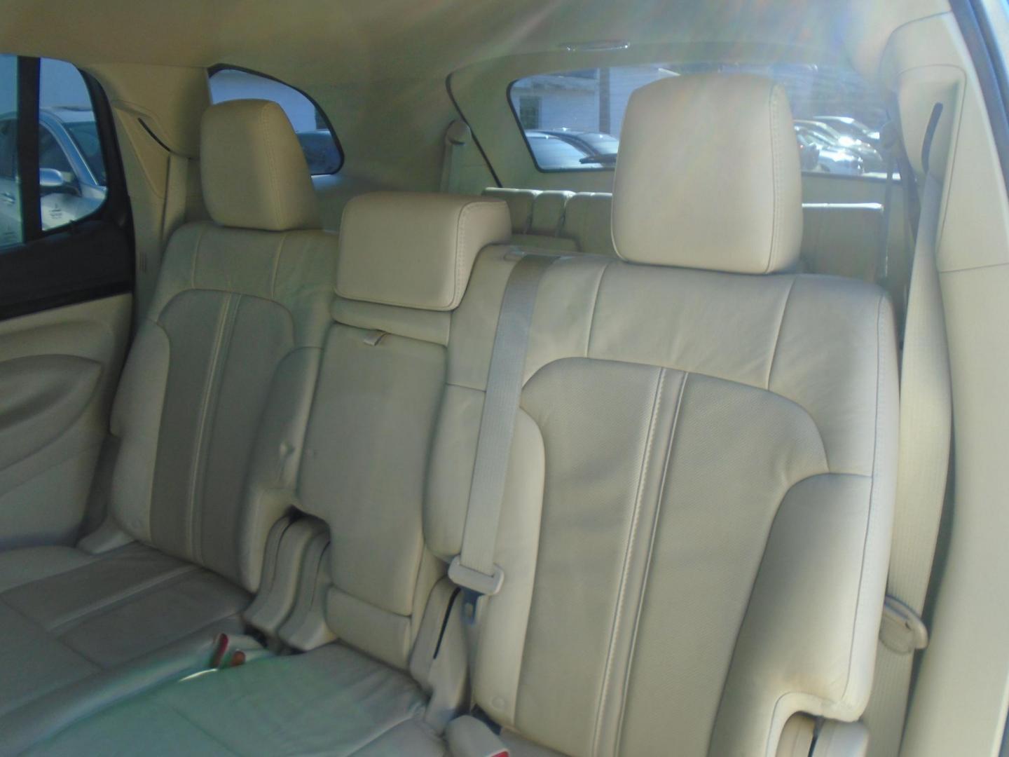 2014 Lincoln MKT 3.7L FWD (2LMHJ5FK4EB) with an 3.7L V6 DOHC 24V engine, 6-Speed Automatic transmission, located at 6112 N Florida Avenue, Tampa, FL, 33604, (888) 521-5131, 27.954929, -82.459534 - Photo#9