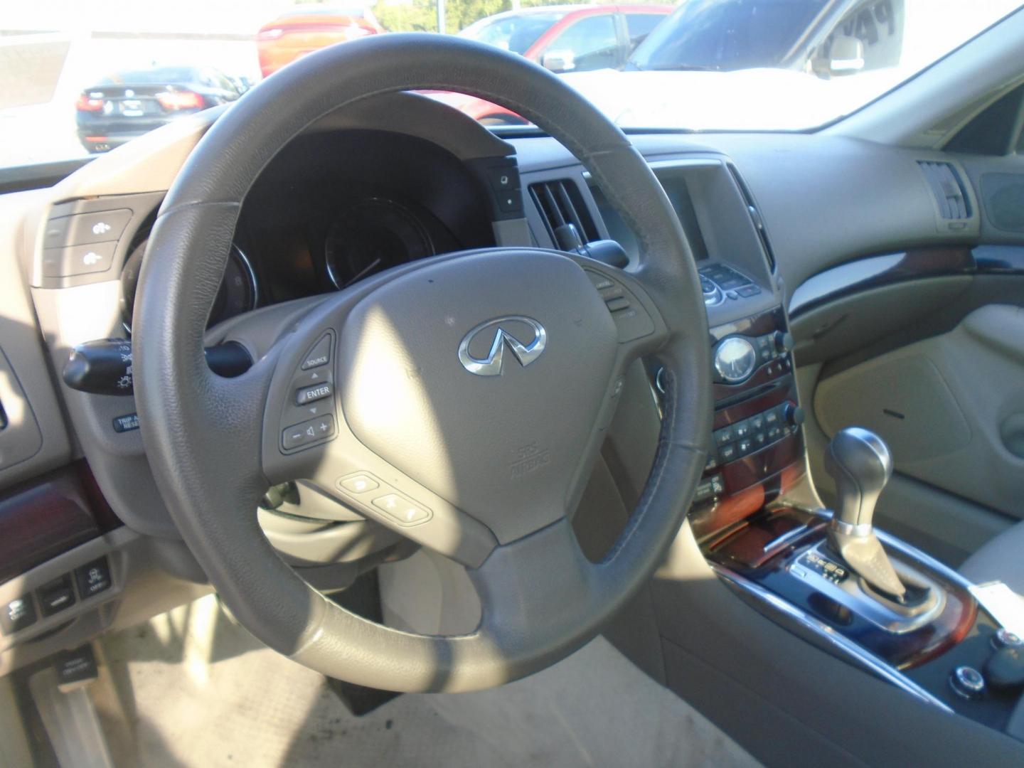 2013 Infiniti G Sedan 37 Journey (JN1CV6AP9DM) with an 3.7L V6 DOHC 24V engine, 5-Speed Automatic transmission, located at 6112 N Florida Avenue, Tampa, FL, 33604, (888) 521-5131, 27.954929, -82.459534 - Photo#9
