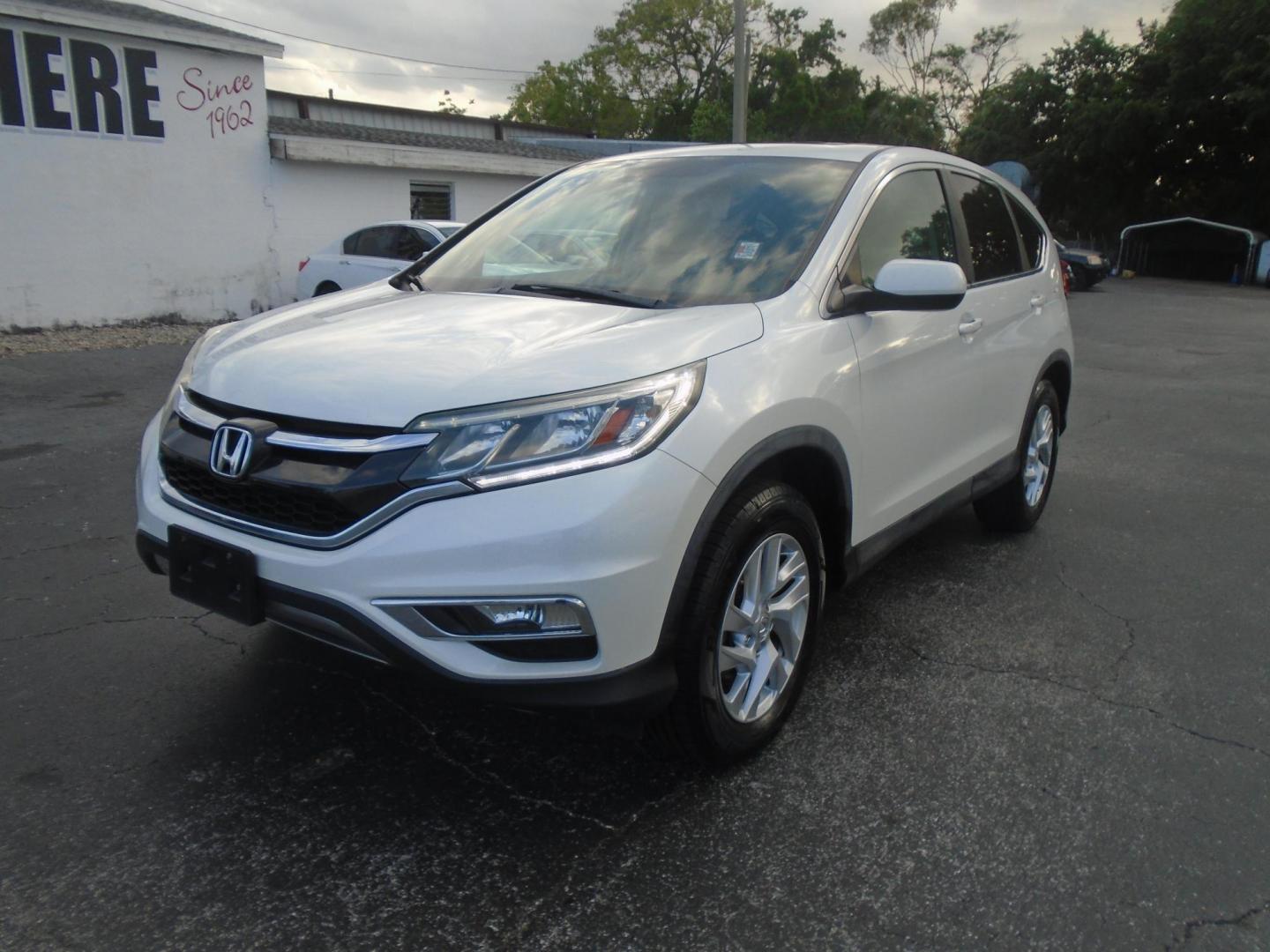 2015 Honda CR-V EX 4WD (5J6RM4H53FL) with an 2.4L L4 DOHC 16V engine, Continuously Variable Transmission transmission, located at 6112 N Florida Avenue, Tampa, FL, 33604, (888) 521-5131, 27.954929, -82.459534 - Photo#2