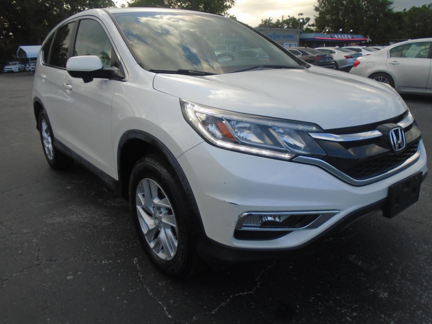 2015 Honda CR-V EX 4WD (5J6RM4H53FL) with an 2.4L L4 DOHC 16V engine, Continuously Variable Transmission transmission, located at 6112 N Florida Avenue, Tampa, FL, 33604, (888) 521-5131, 27.954929, -82.459534 - Photo#3