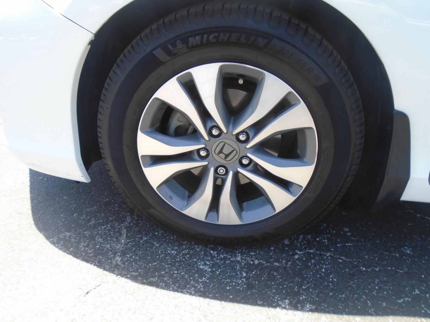 2015 Honda Accord LX Sedan CVT (1HGCR2F36FA) with an 2.4L L4 DOHC 16V engine, Continuously Variable Transmission transmission, located at 6112 N Florida Avenue, Tampa, FL, 33604, (888) 521-5131, 27.954929, -82.459534 - Photo#8