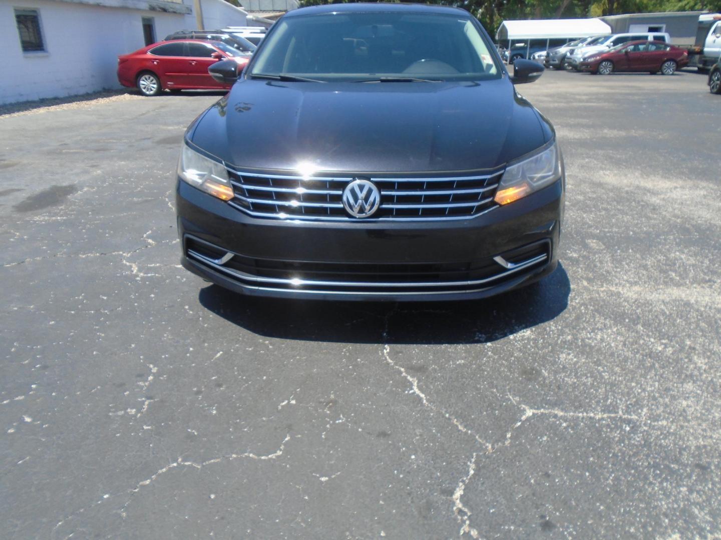 2018 Volkswagen Passat SE (1VWBA7A39JC) with an 2.0L L4 DOHC 16V engine, 6A transmission, located at 6112 N Florida Avenue, Tampa, FL, 33604, (888) 521-5131, 27.954929, -82.459534 - Photo#1