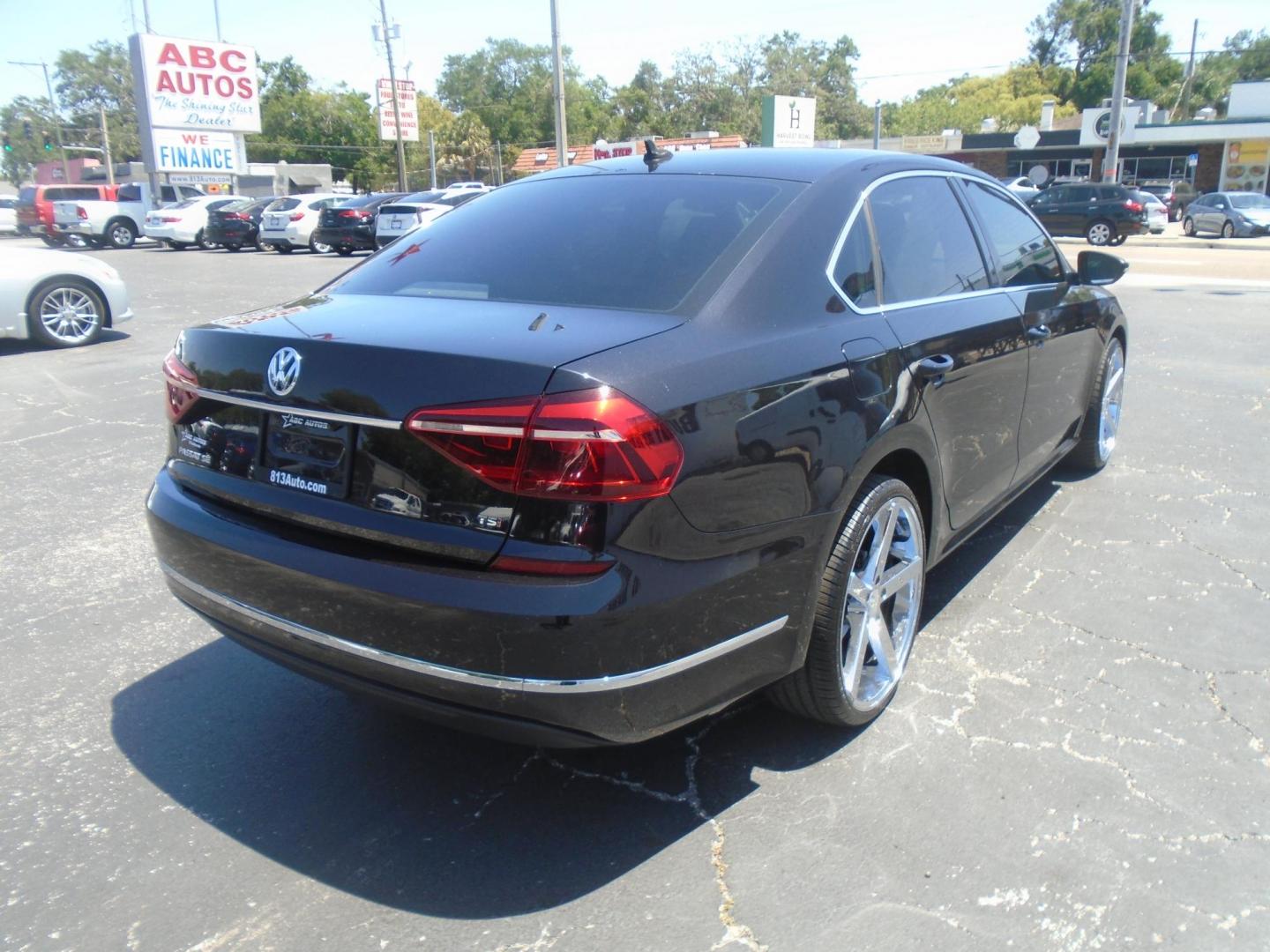 2018 Volkswagen Passat SE (1VWBA7A39JC) with an 2.0L L4 DOHC 16V engine, 6A transmission, located at 6112 N Florida Avenue, Tampa, FL, 33604, (888) 521-5131, 27.954929, -82.459534 - Photo#5