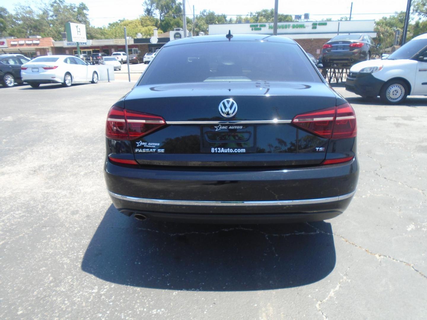 2018 Volkswagen Passat SE (1VWBA7A39JC) with an 2.0L L4 DOHC 16V engine, 6A transmission, located at 6112 N Florida Avenue, Tampa, FL, 33604, (888) 521-5131, 27.954929, -82.459534 - Photo#4