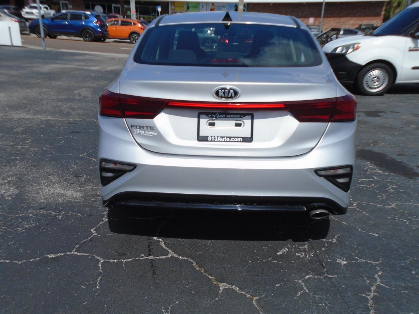 2019 Kia Forte LX 6A (3KPF24AD0KE) with an 2.0L L4 DOHC 16V engine, 6A transmission, located at 6112 N Florida Avenue, Tampa, FL, 33604, (888) 521-5131, 27.954929, -82.459534 - Photo#4